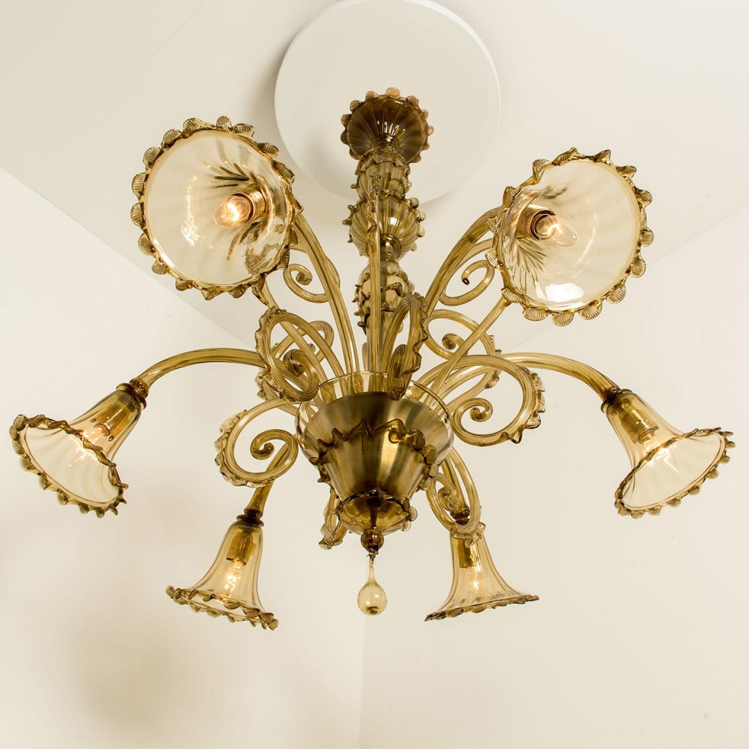 Bellissimo lampadario a 6 bracci in vetro ambrato di Murano, anni '70 in vendita 10