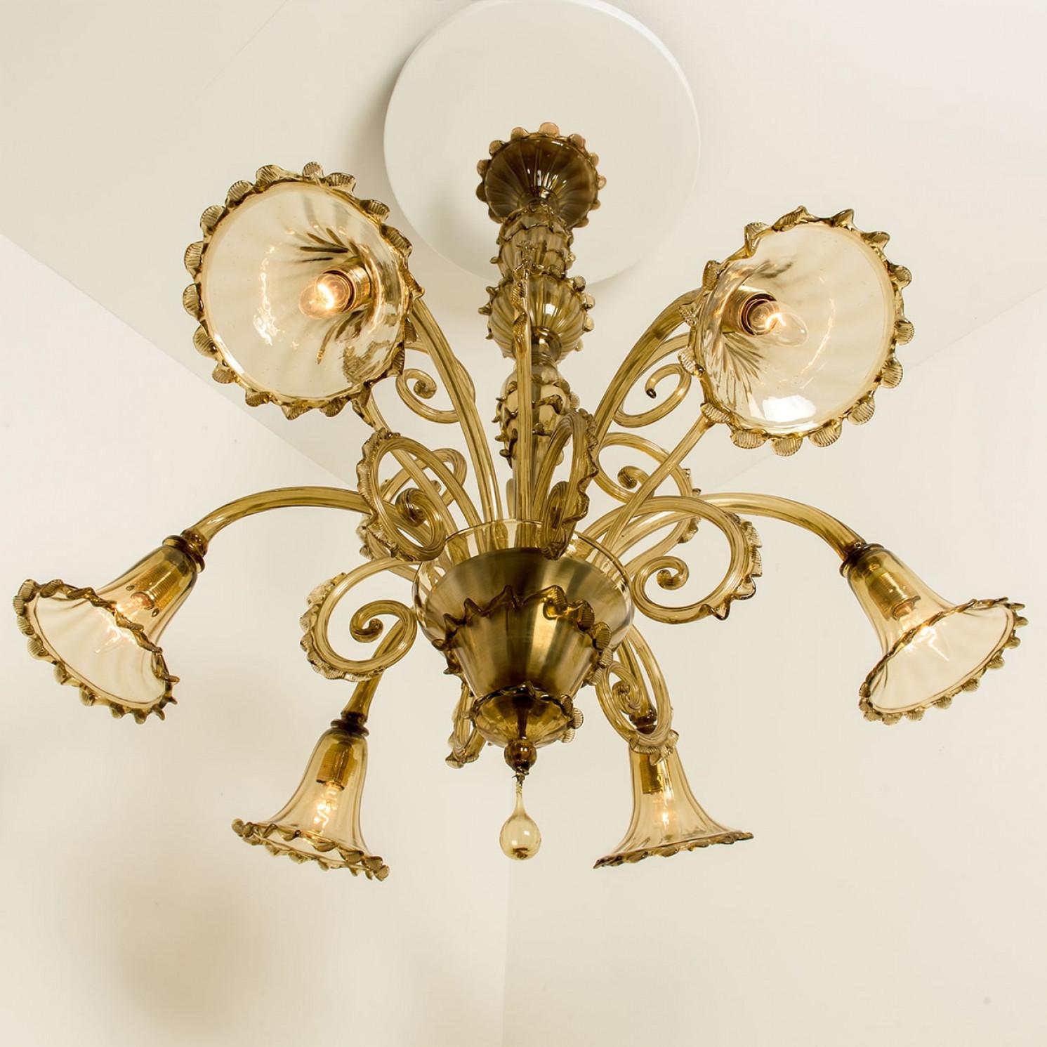 Preciosa araña de 6 brazos de cristal ámbar de Murano, años 70 en venta 10