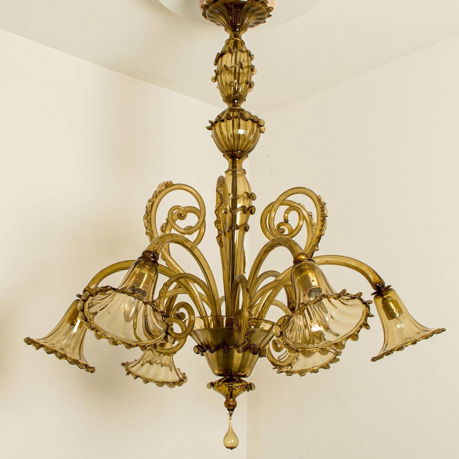 Preciosa araña de 6 brazos de cristal ámbar de Murano, años 70 Italiano en venta