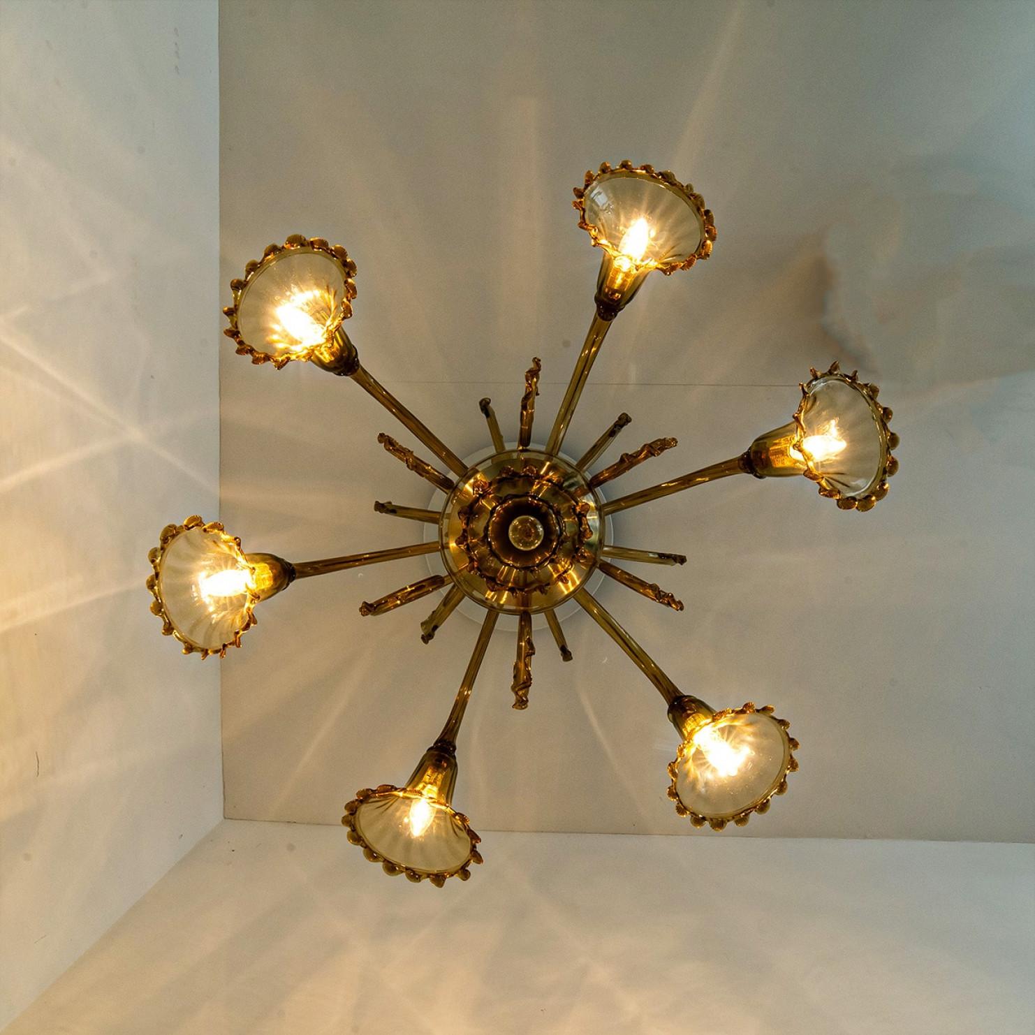 Preciosa araña de 6 brazos de cristal ámbar de Murano, años 70 mediados del siglo XX en venta
