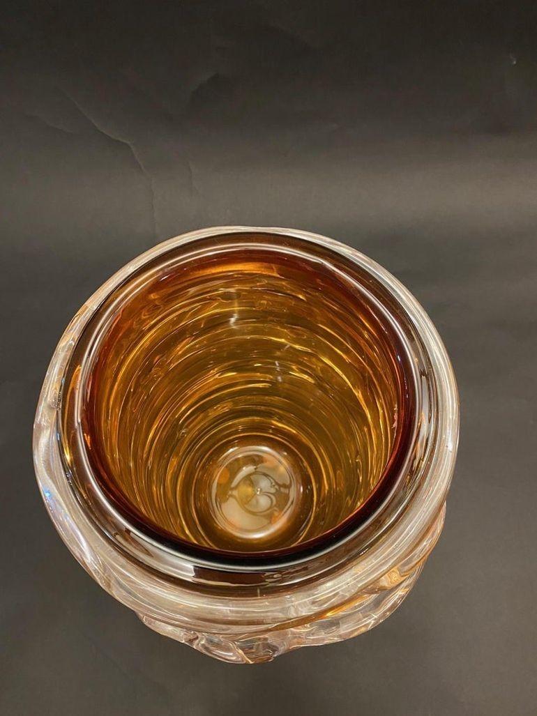 italien Magnifique vase en ambre de Murano signé par Pino Signoretto, 1970 en vente