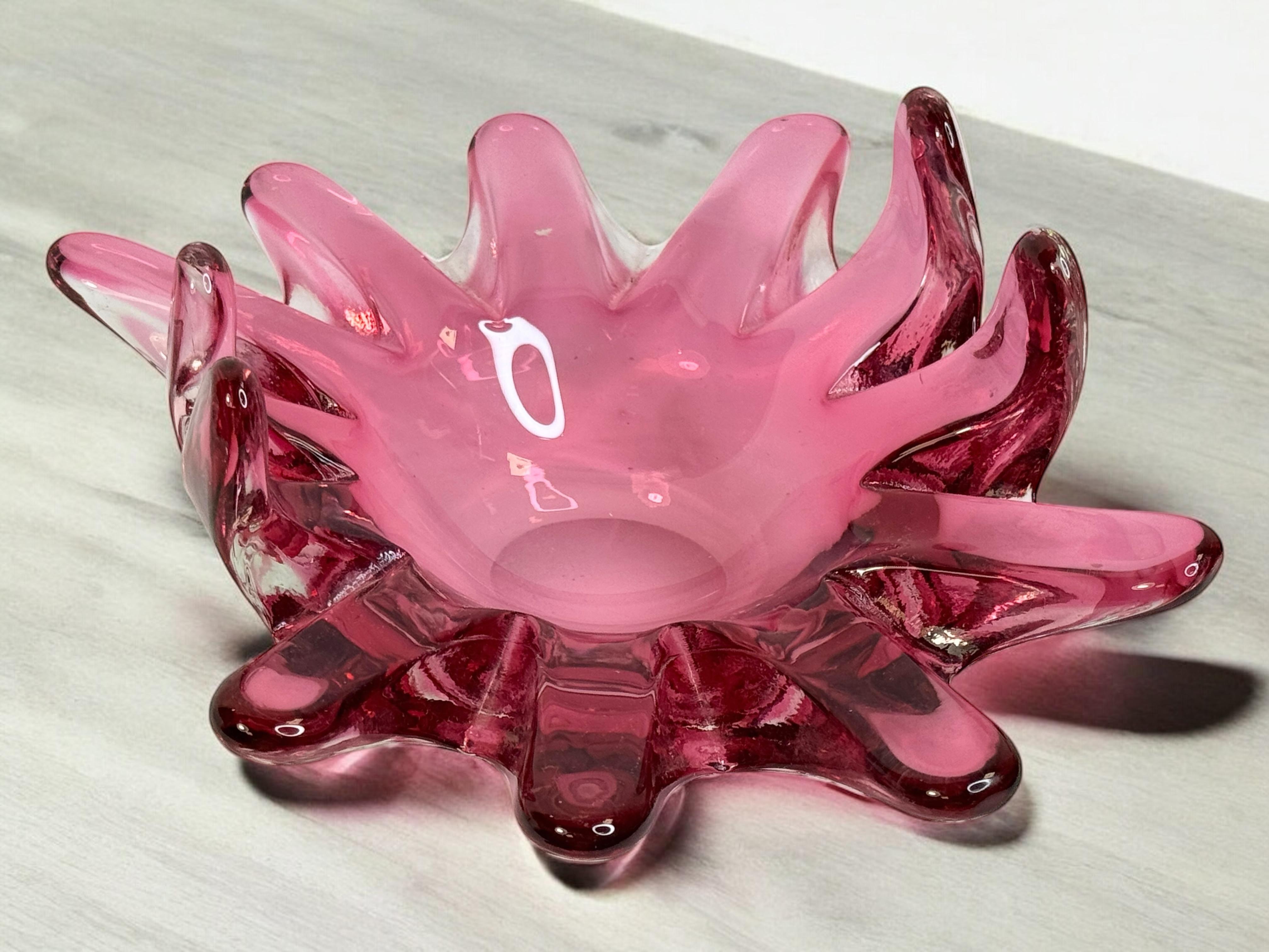 Beautiful Murano Art Glass Sommerso Fruit Bowl Pink and Clear Vintage, Italy For Sale 4