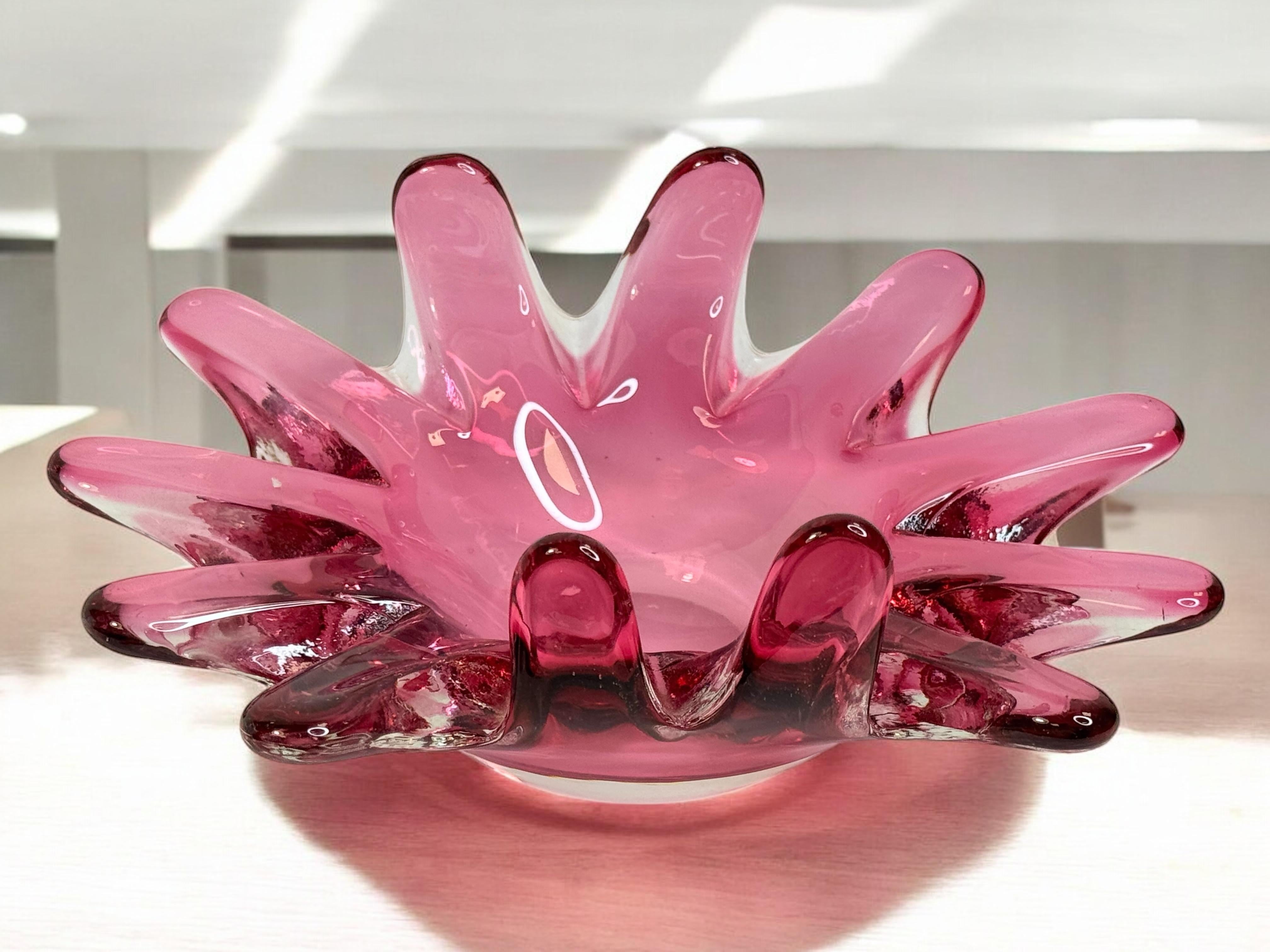 Beautiful Murano Art Glass Sommerso Fruit Bowl Pink and Clear Vintage, Italy For Sale 5