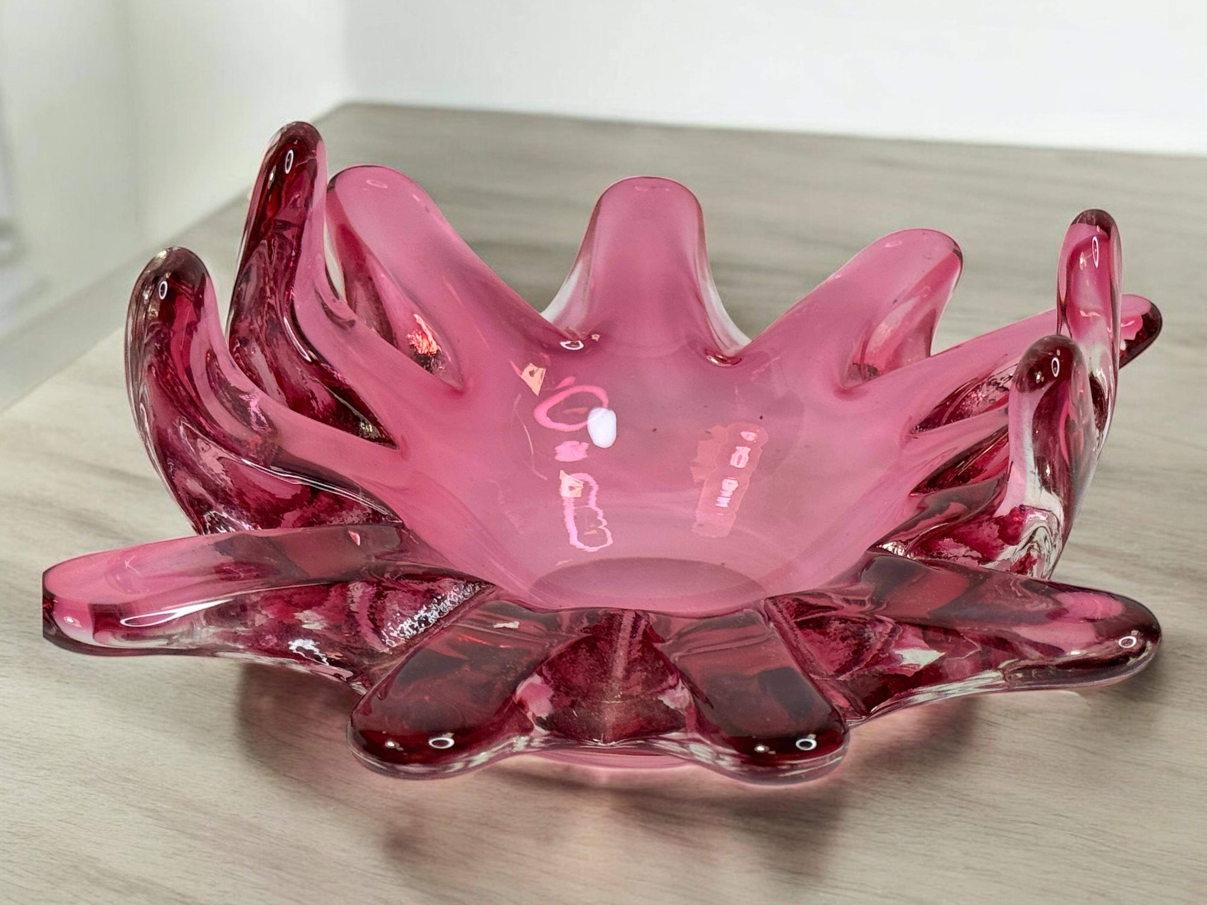 Beautiful Murano Art Glass Sommerso Fruit Bowl Pink and Clear Vintage, Italy For Sale 7