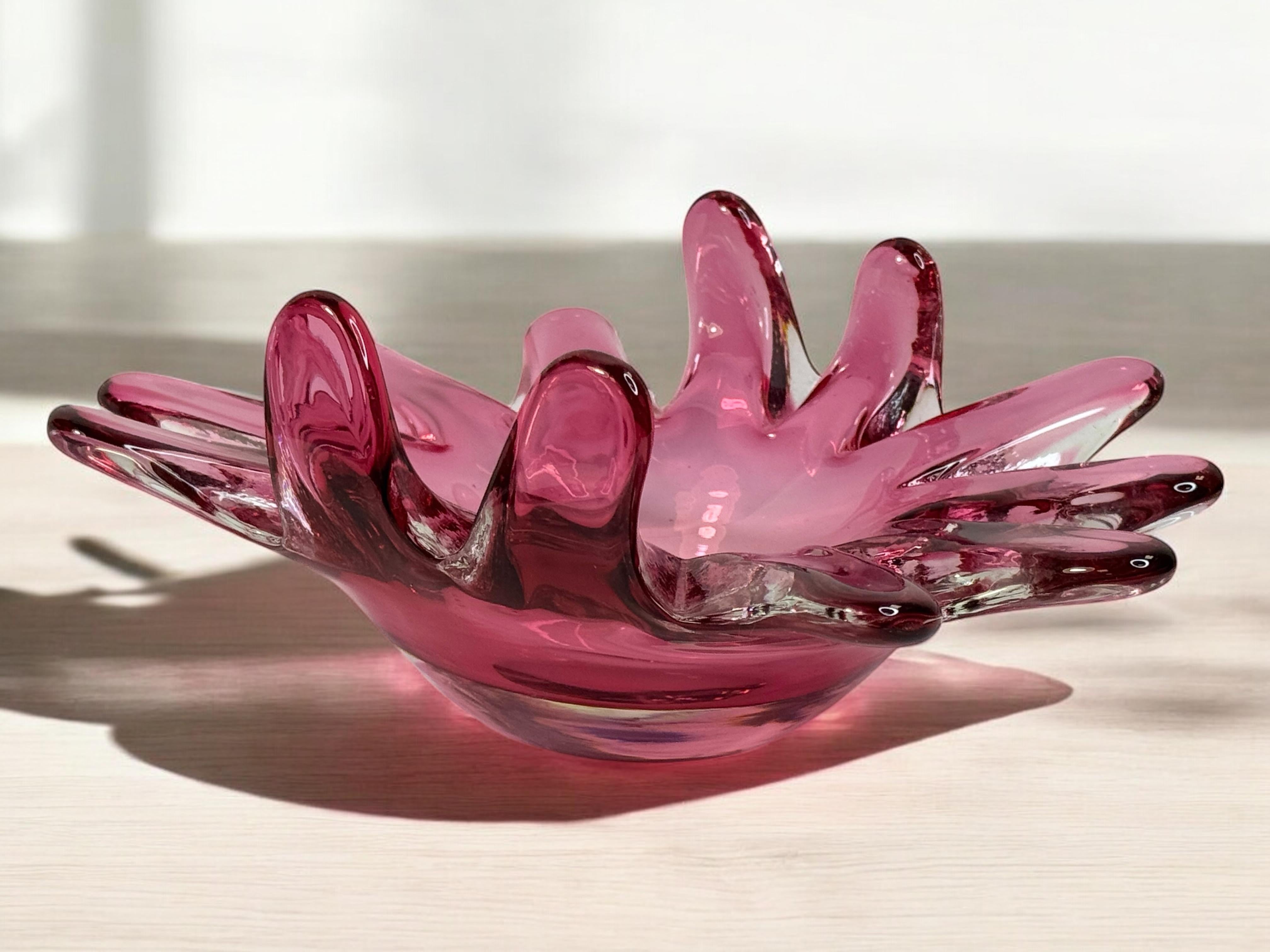 Beautiful Murano Art Glass Sommerso Fruit Bowl Pink and Clear Vintage, Italy For Sale 9