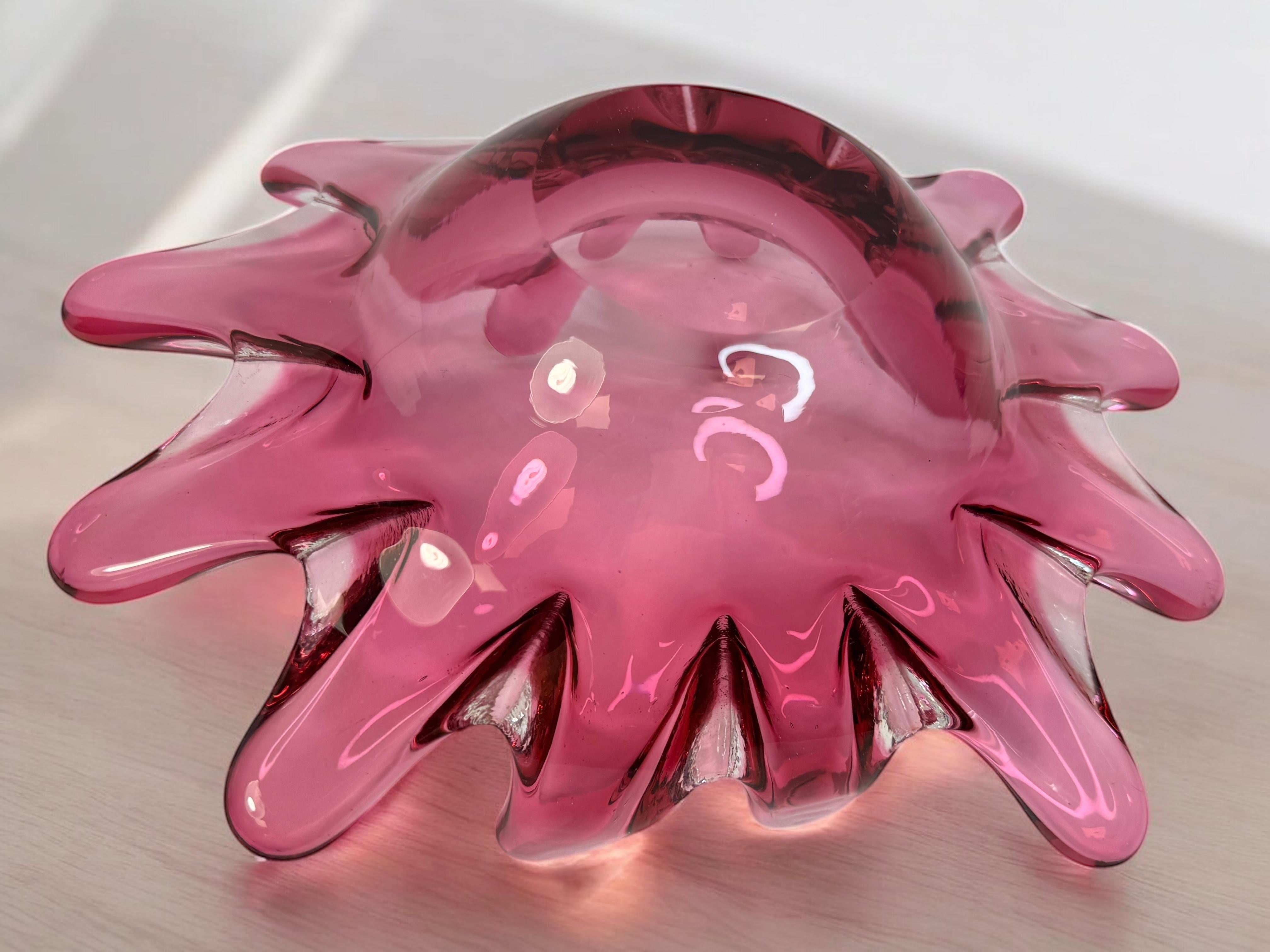 Beautiful Murano Art Glass Sommerso Fruit Bowl Pink and Clear Vintage, Italy For Sale 10