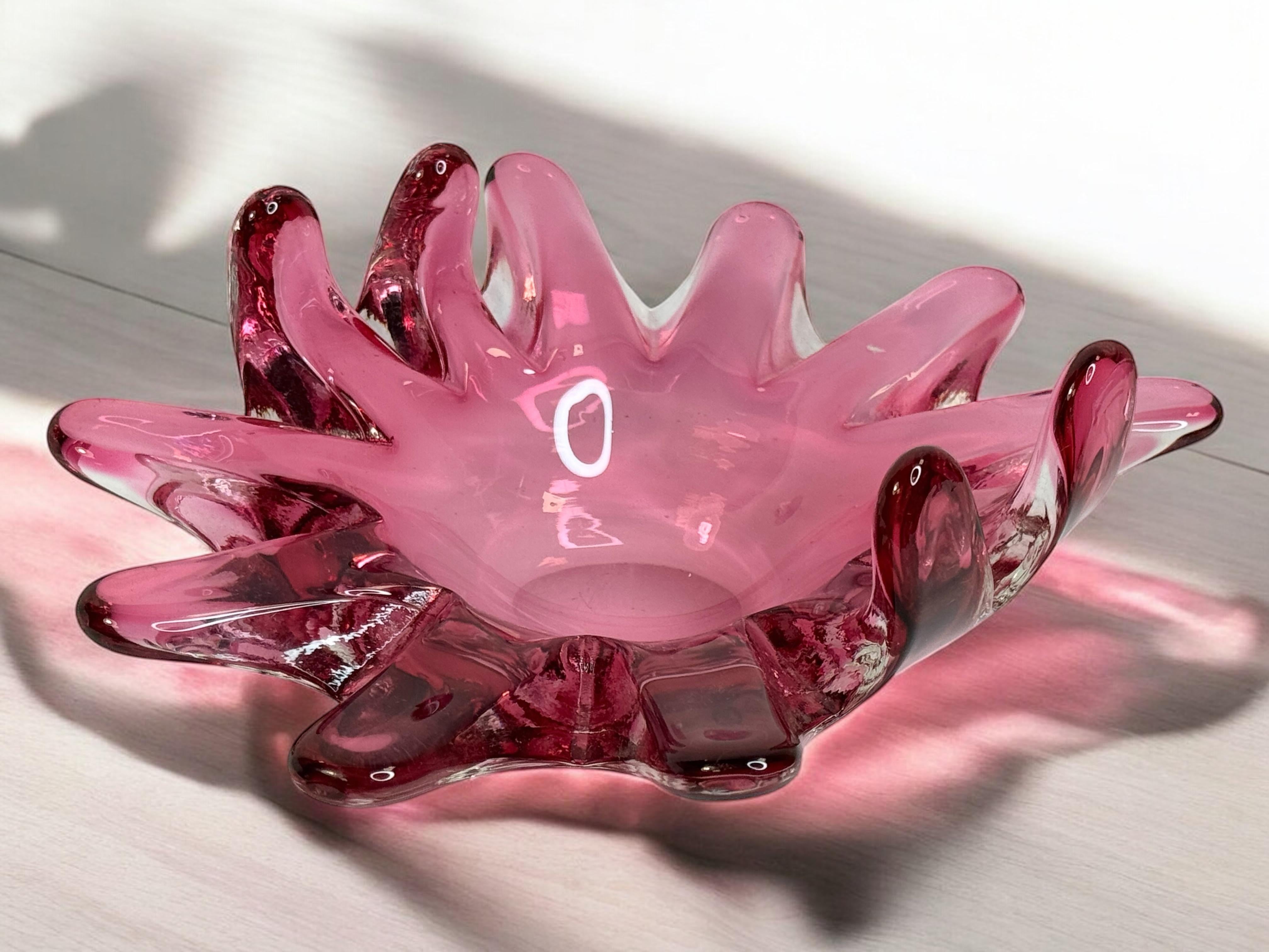 Beautiful Murano Art Glass Sommerso Fruit Bowl Pink and Clear Vintage, Italy For Sale 3