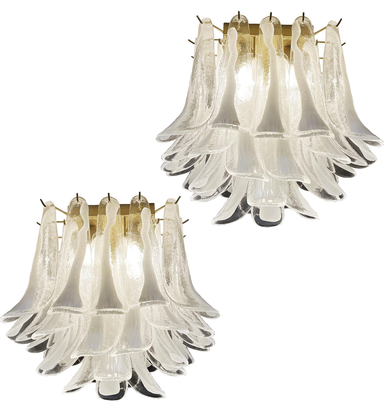 Beautiful Murano ceiling lamp - 32 lattimo and clear glass petals For Sale 3