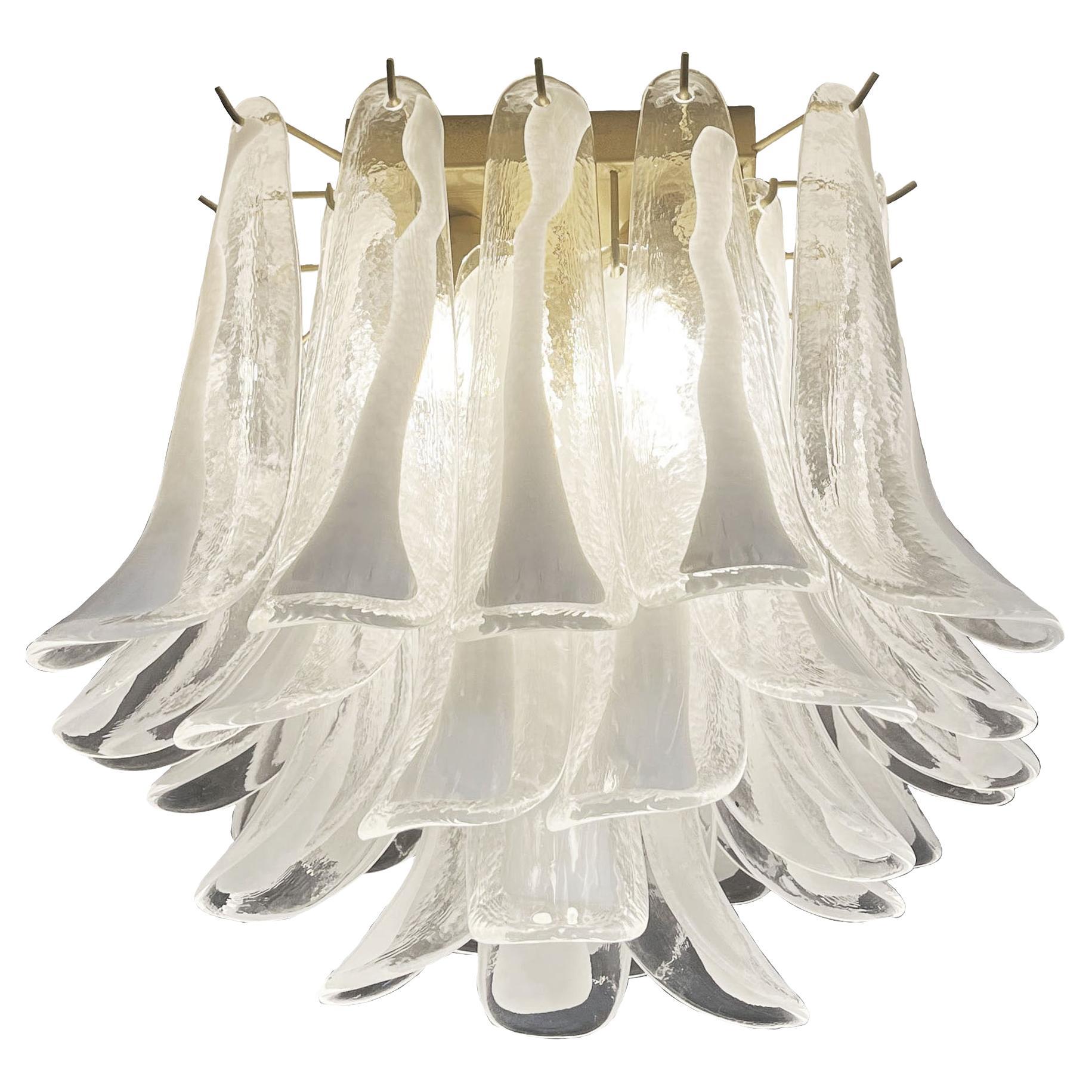 Beautiful Murano ceiling lamp - 32 lattimo and clear glass petals For Sale