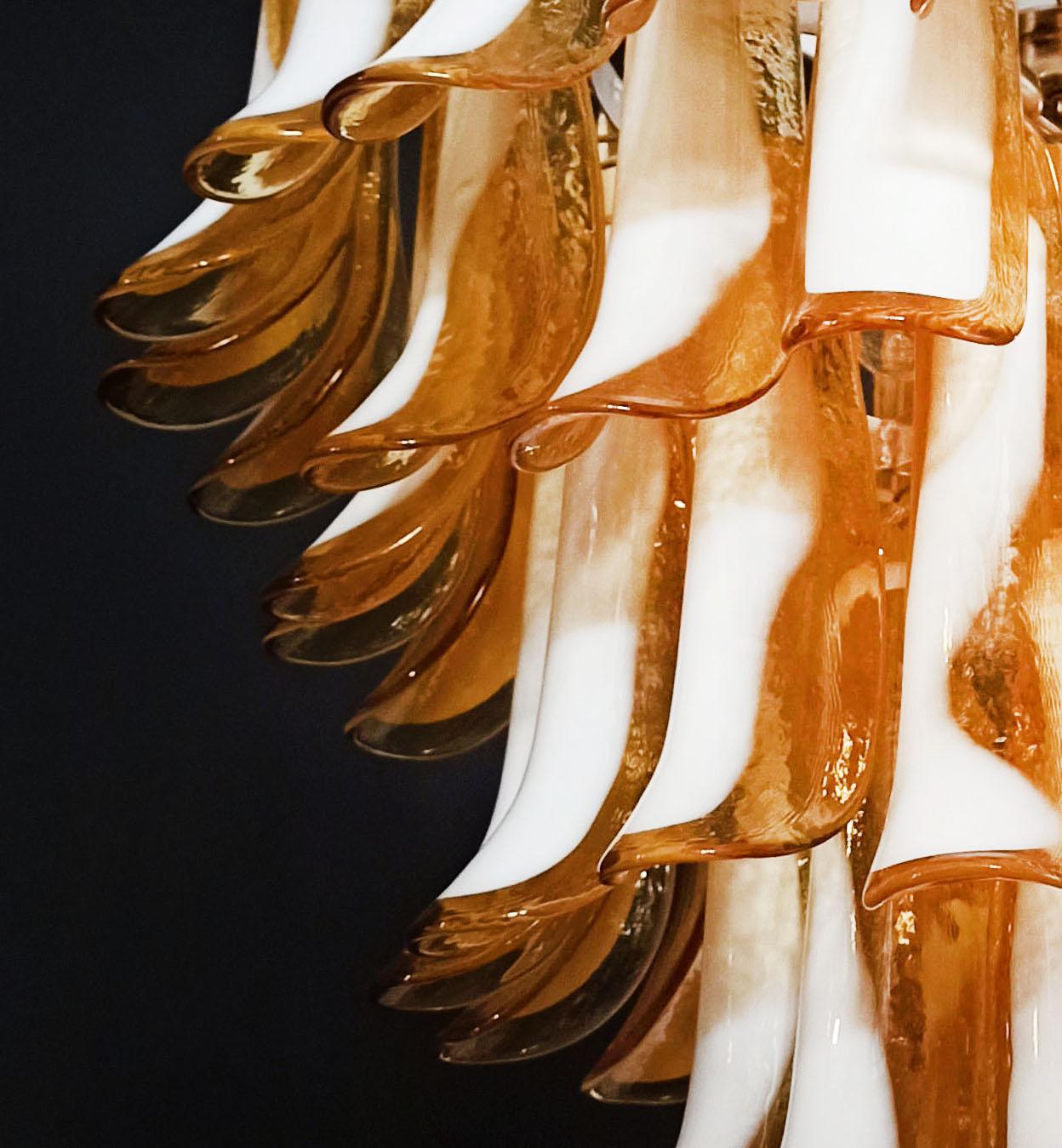 Beautiful Murano chandelier in the manner of Mazzega - 75 CARAMEL glass petals In Good Condition For Sale In Budapest, HU