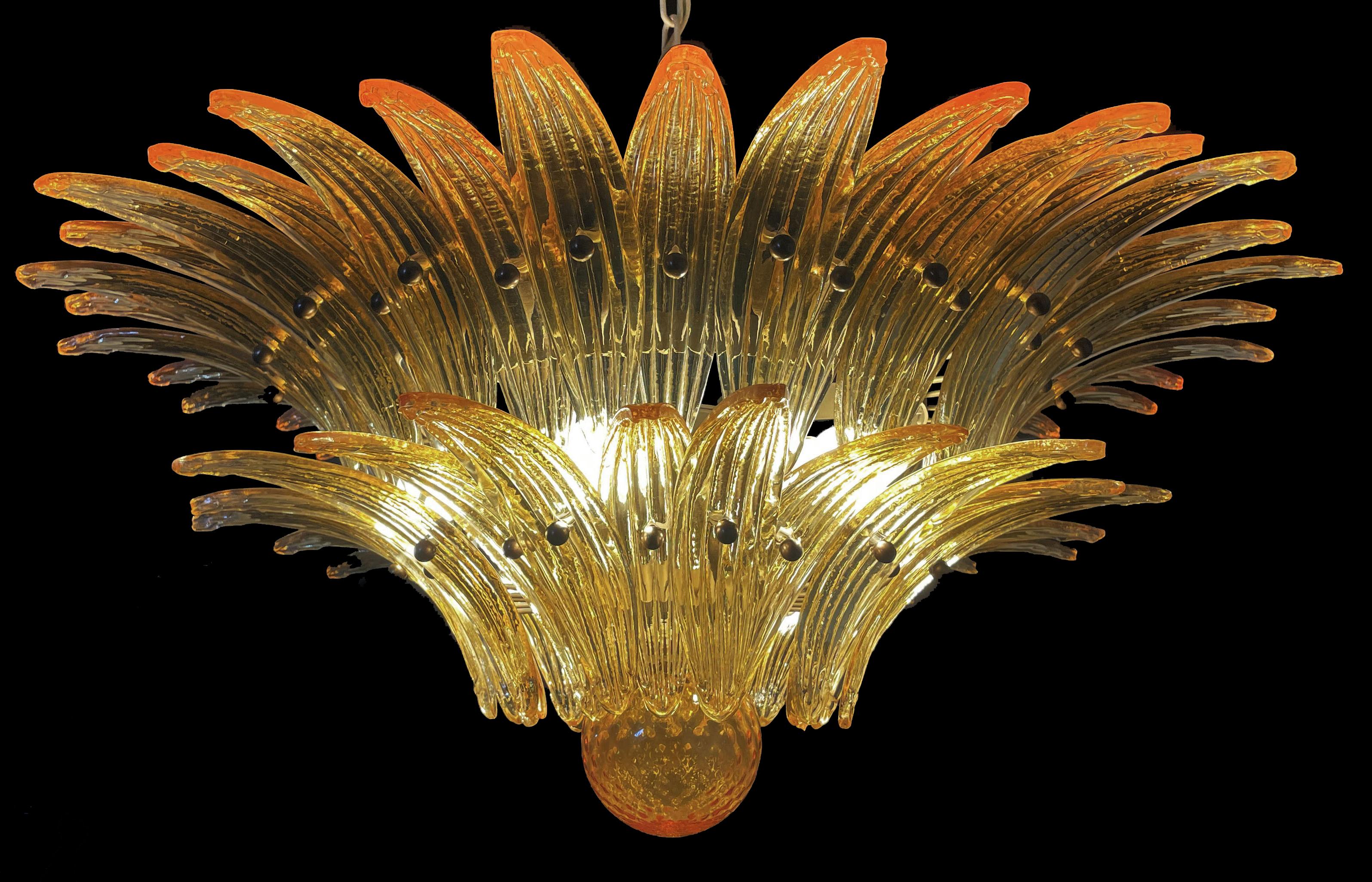 Schöner Murano-Kronleuchter Original Palmette-, Bernstein-Gläser (20. Jahrhundert) im Angebot
