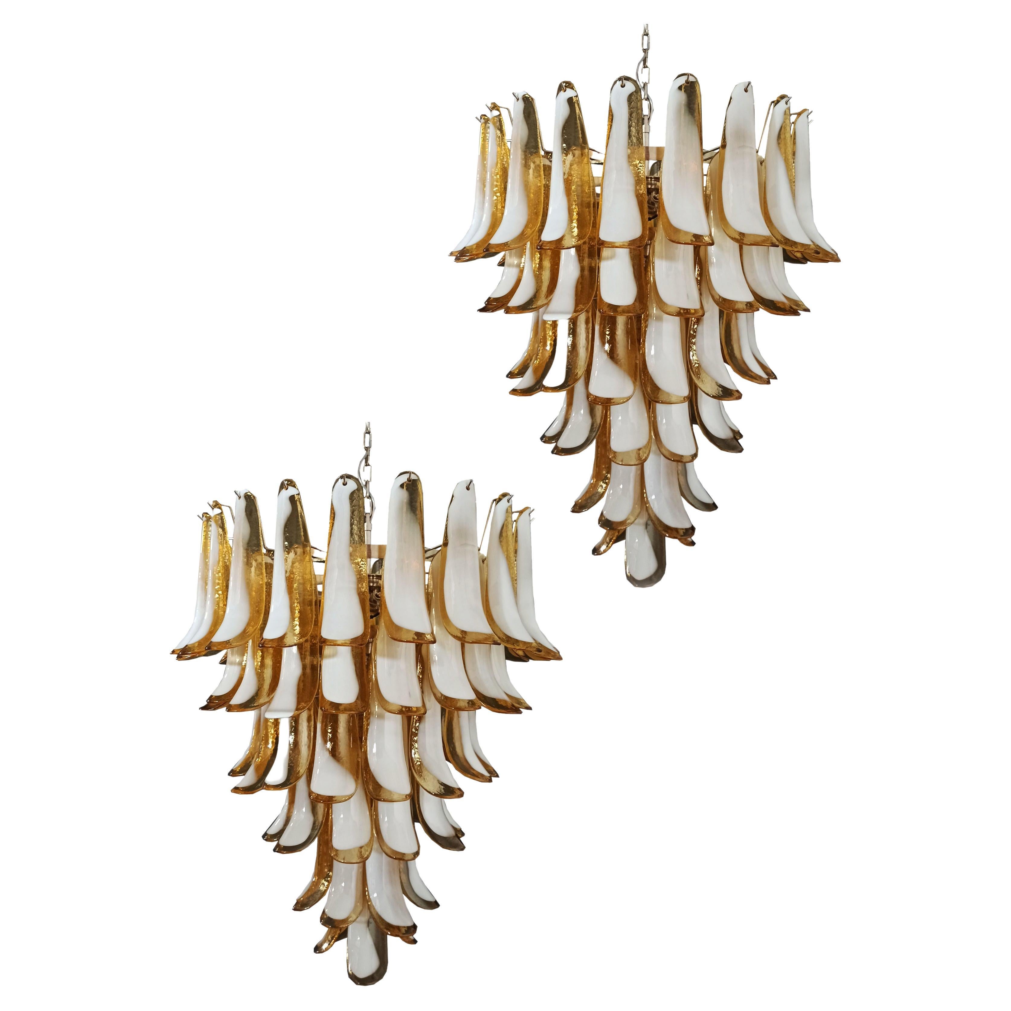 Preciosas arañas de Murano a la manera de Mazzega - 75 pétalos de cristal de CARAMELO