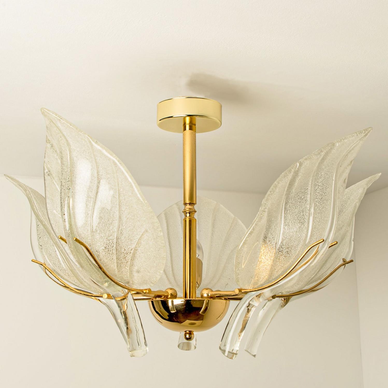 Mid-Century moderno Beautiful Murano Glass and Brass Leaves Chandelier, 1960s in vendita