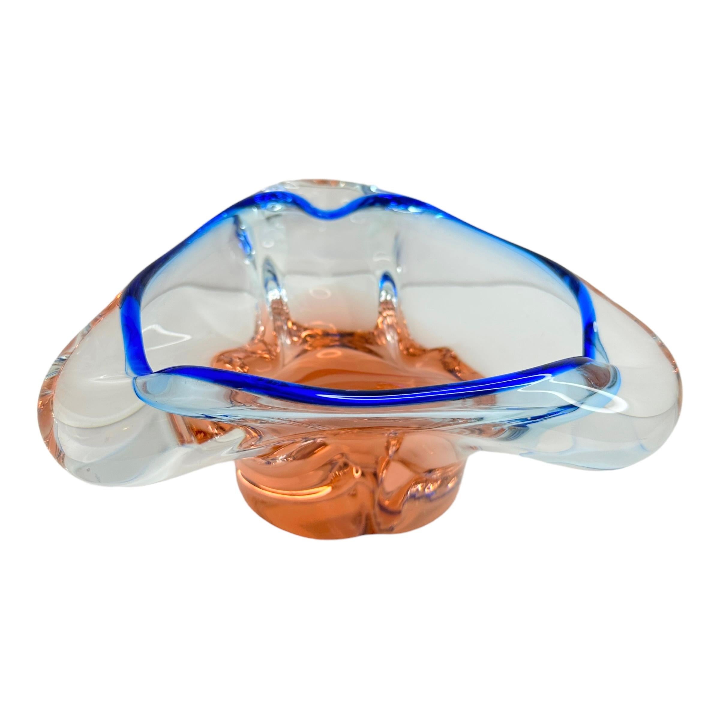 Gorgeous hand blown Murano art glass piece with Sommerso and bullicante techniques. A beautiful organic shaped bowl, catchall or centre piece, Venice, Murano, Italy, 1980s. Colors are apricot, Clear and blue. A nice addition to any room. Found at an