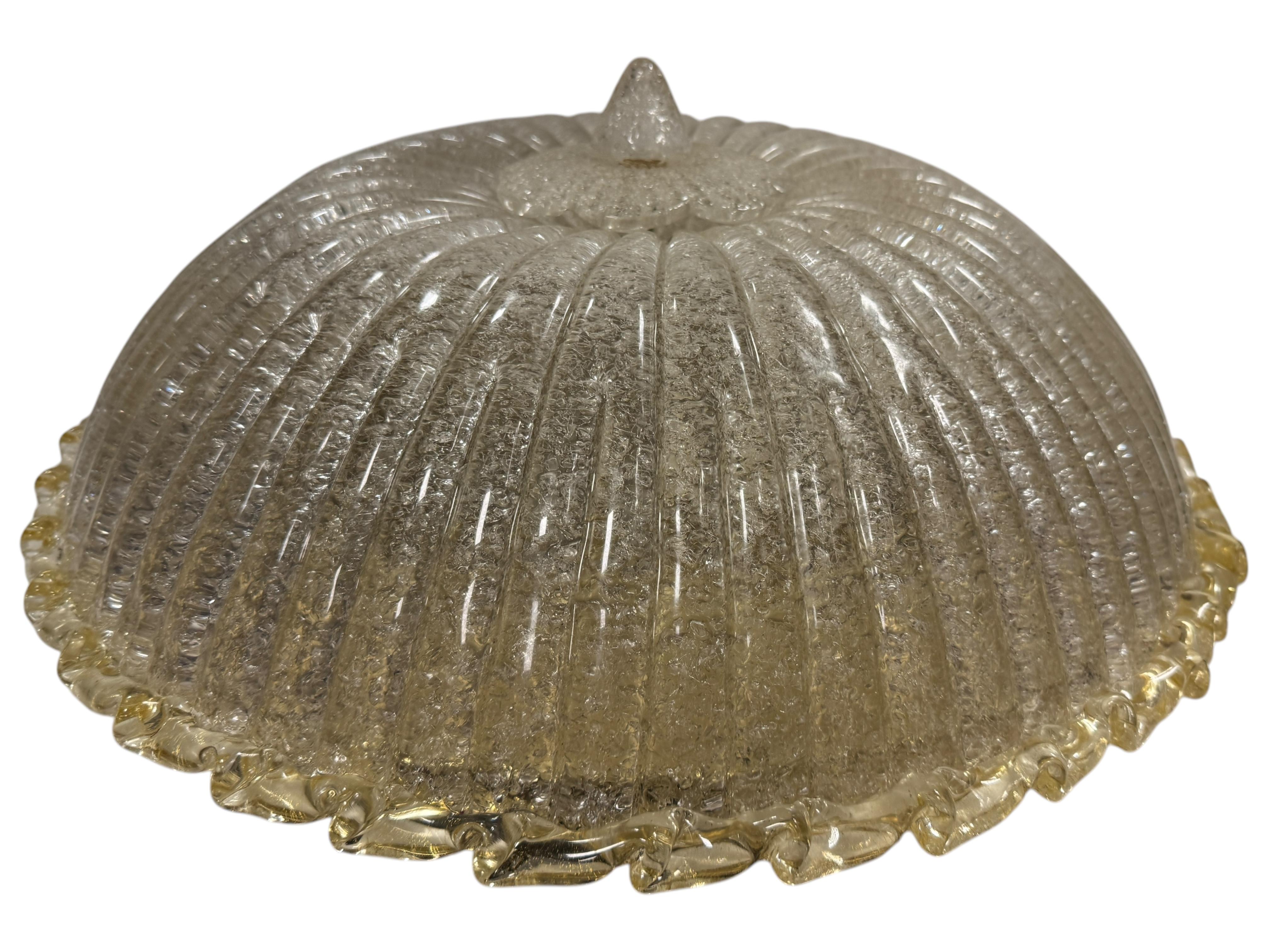 Mid-Century Modern Magnifique lustre en verre de Murano et laiton de style Barovier & Toso, Italie, années 1980