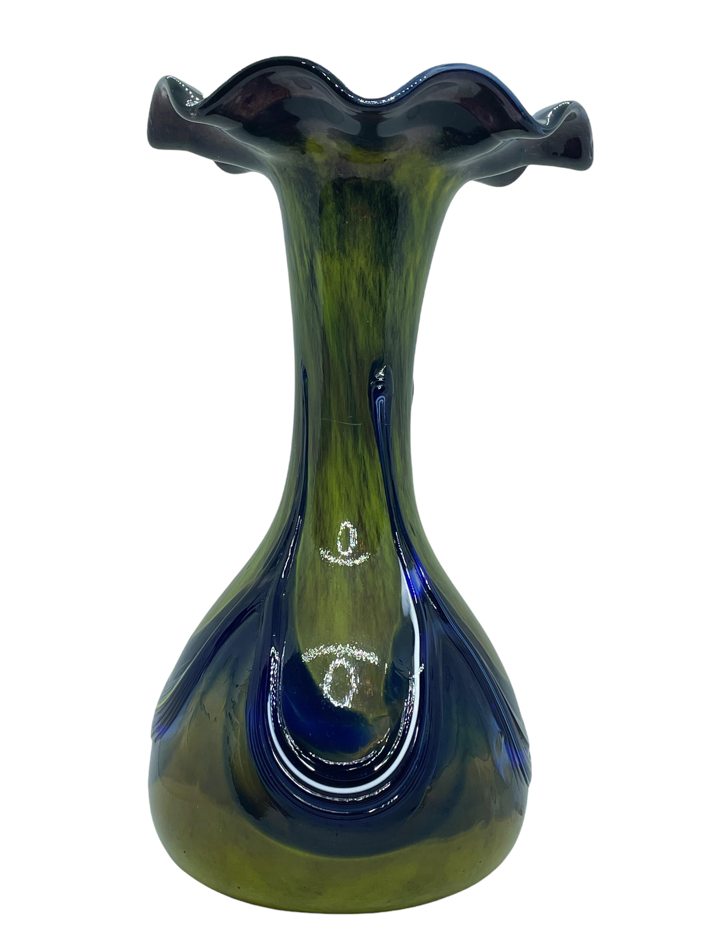 Polonais Magnifique vase en verre de Murano, bleu, vert et blanc, vintage Italie, années 1980 en vente