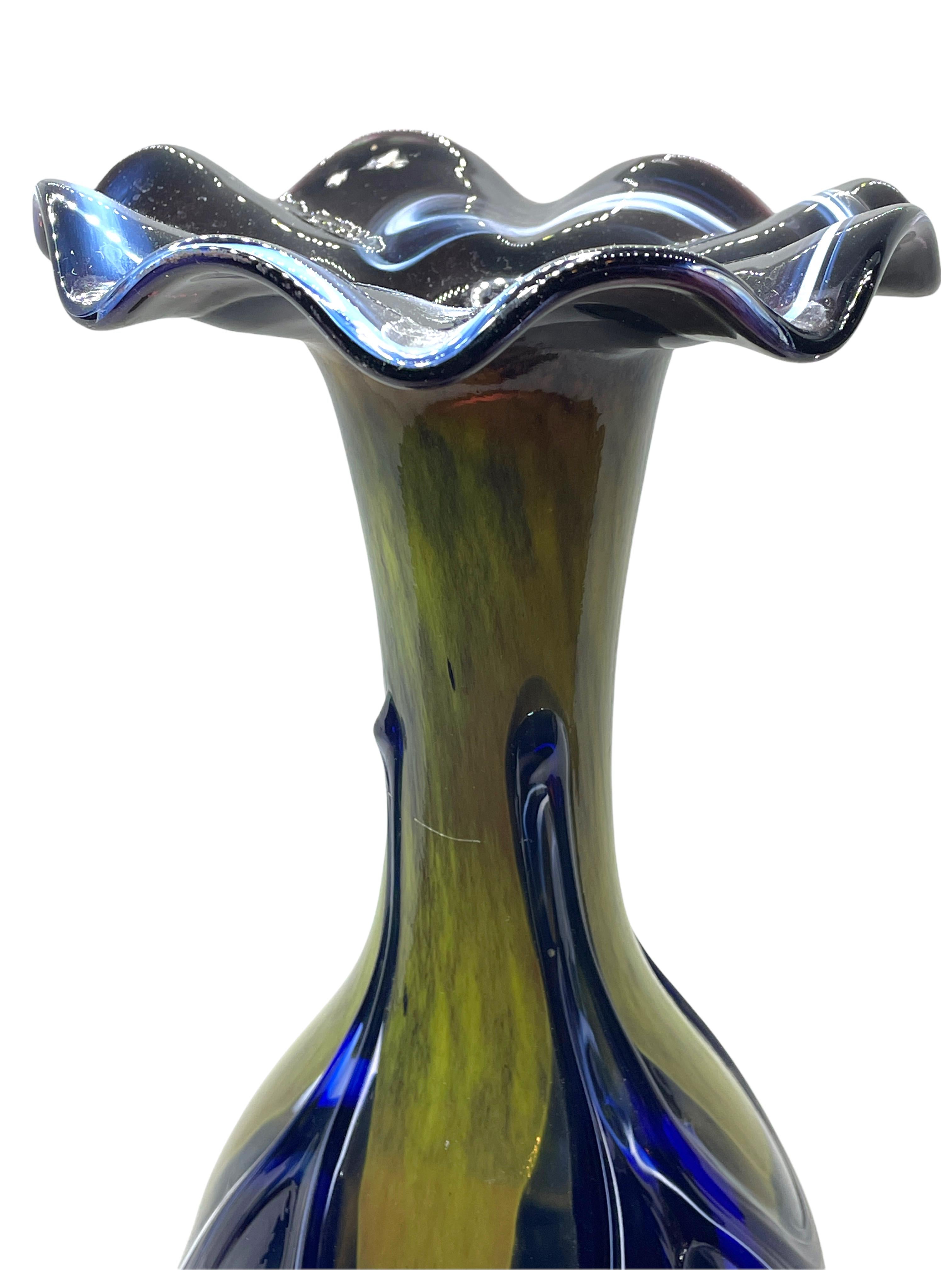 Magnifique vase en verre de Murano, bleu, vert et blanc, vintage Italie, années 1980 Bon état - En vente à Nuernberg, DE