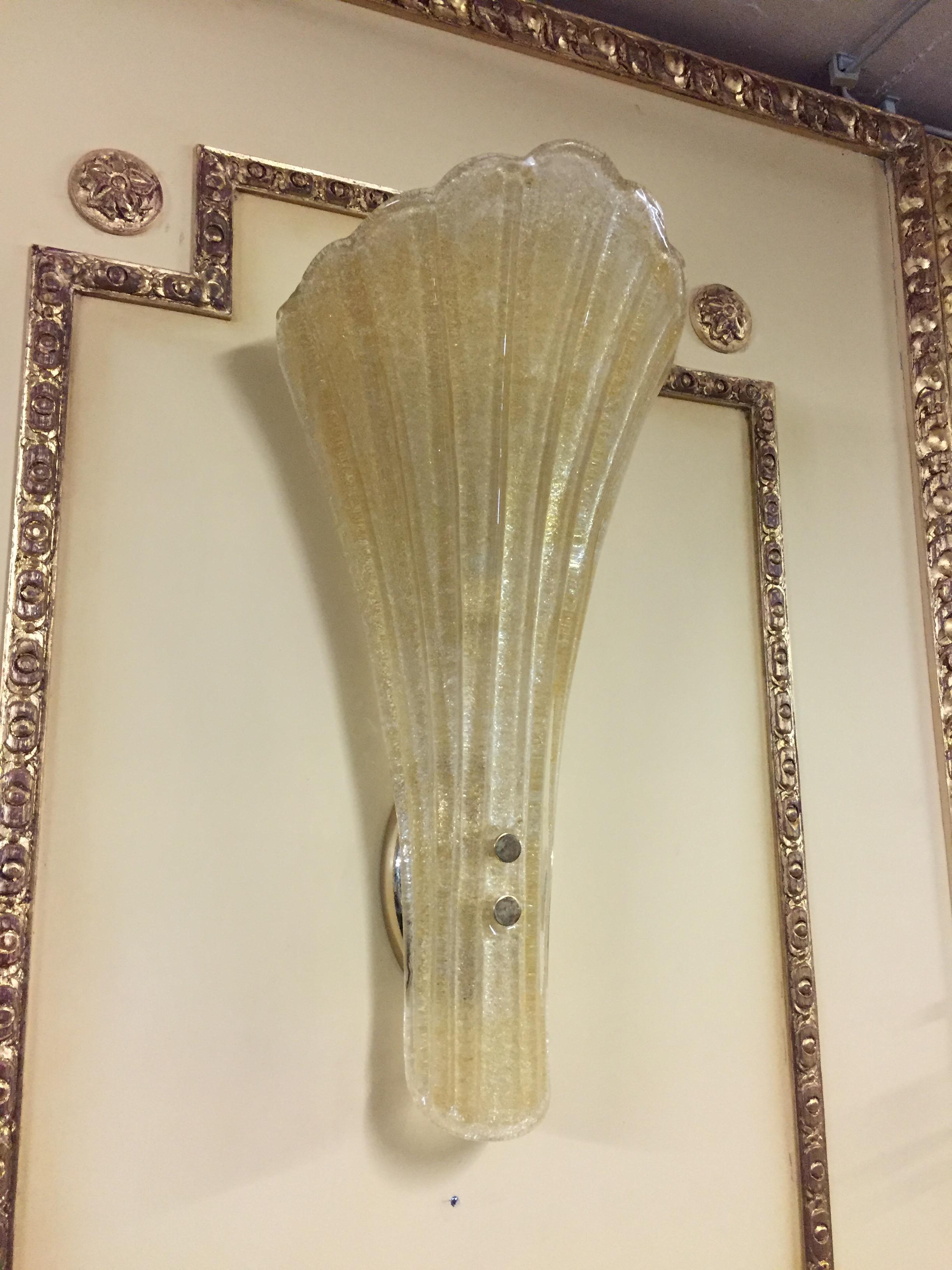 Tenemos 8 lámparas de cristal de Murano adecuadas para una bombilla E27.
Fabricado en Italia.
El precio es sólo para uno, pero cuando cojas más te hacemos un buen precio.