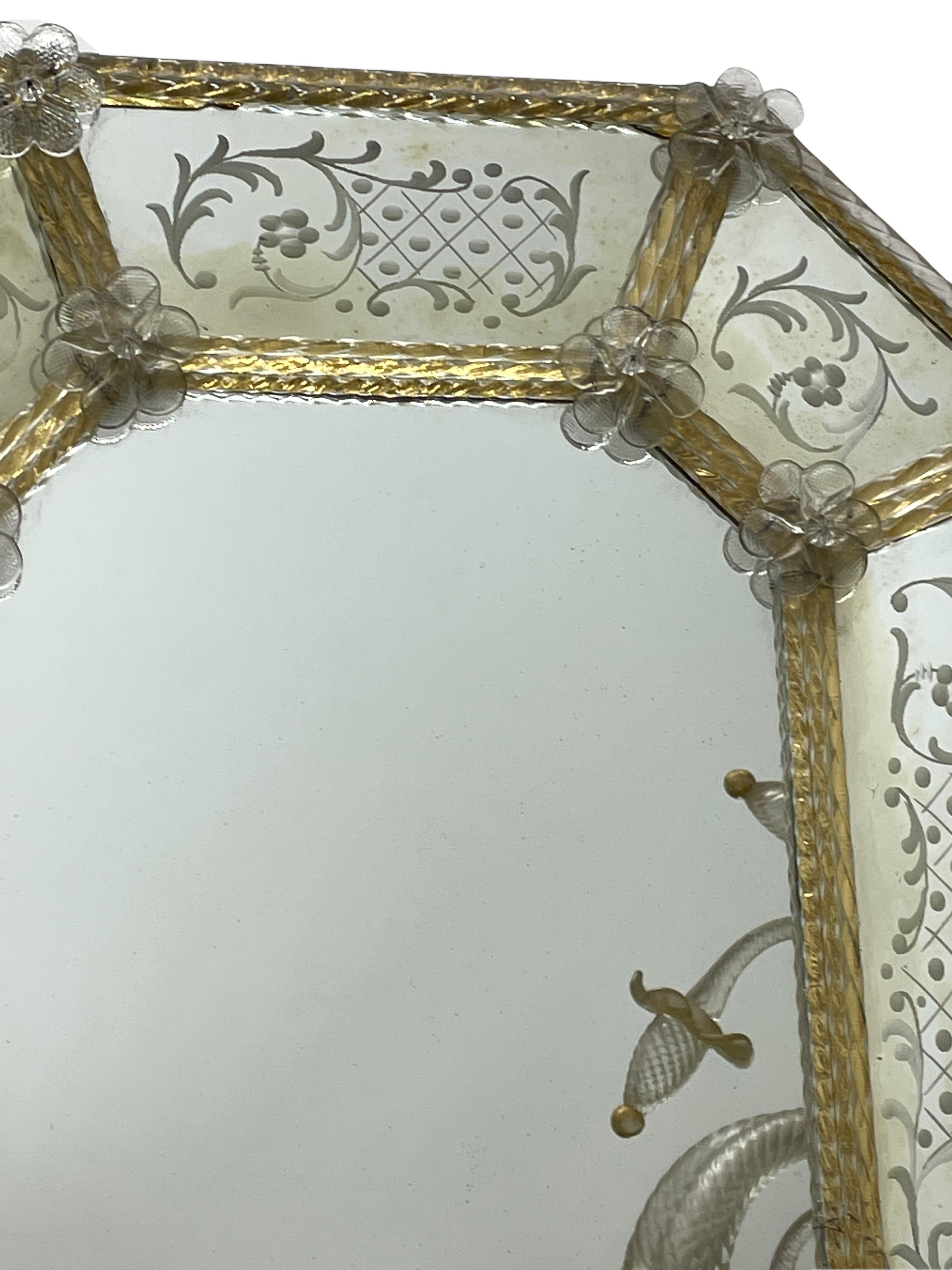 Beautiful Murano Glass Wall Mirror Clear and Gold Flakes Glass 1930s, Italy In Good Condition For Sale In Nuernberg, DE