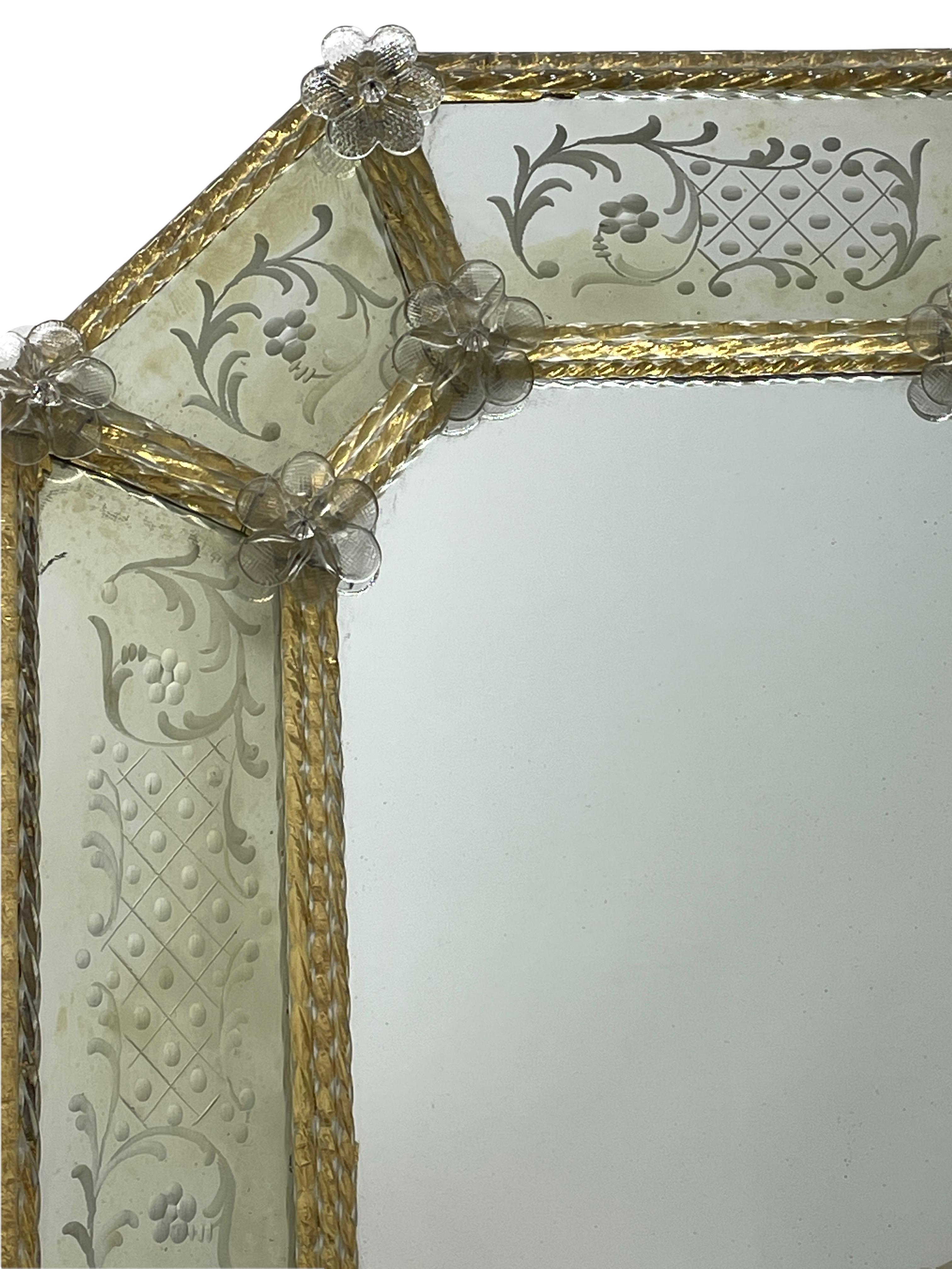 Mid-20th Century Beautiful Murano Glass Wall Mirror Clear and Gold Flakes Glass 1930s, Italy For Sale