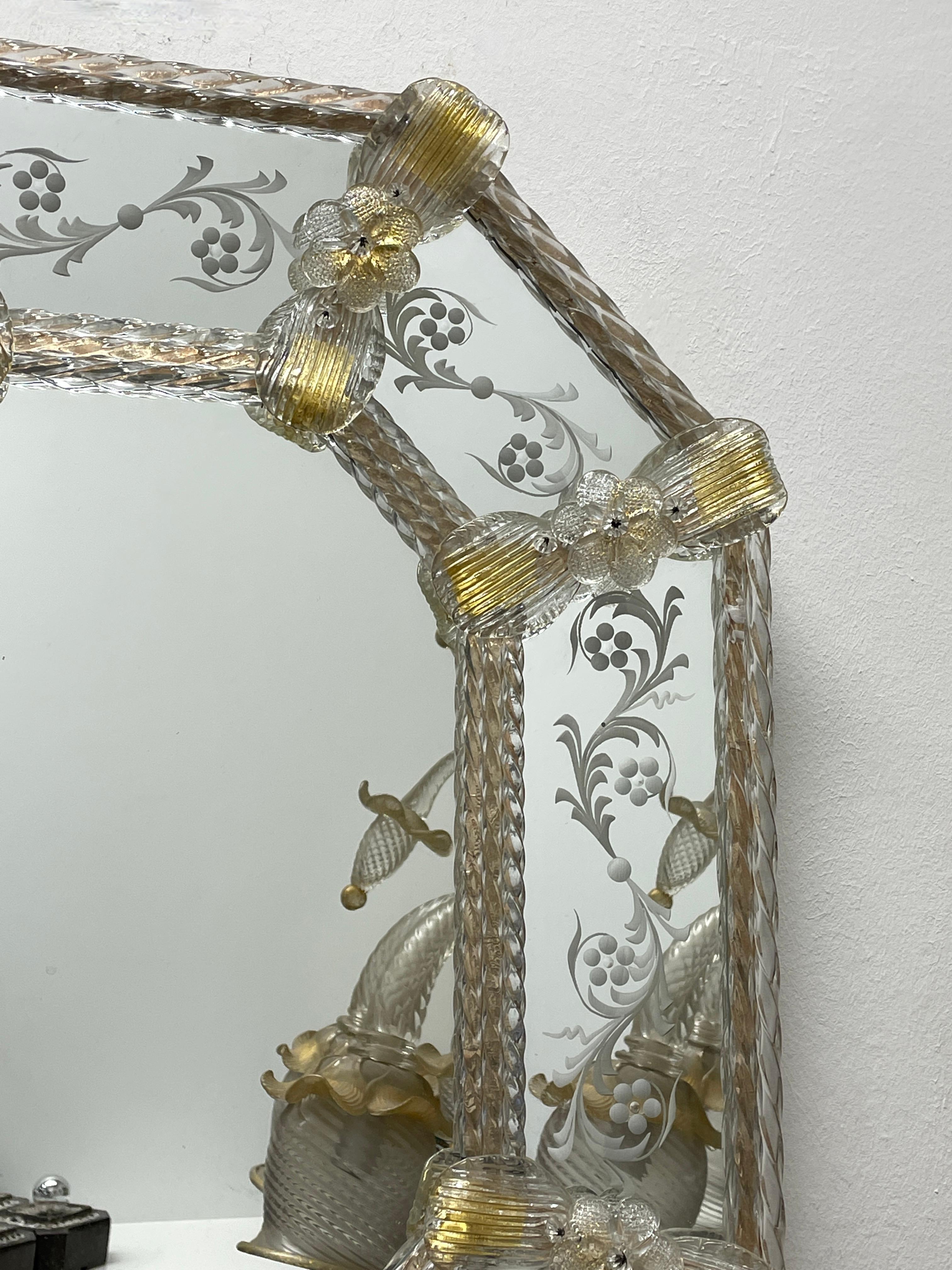 Hollywood Regency Beautiful Murano Glass Wall Mirror Clear and Gold Flakes Glass 1960s, Italy For Sale
