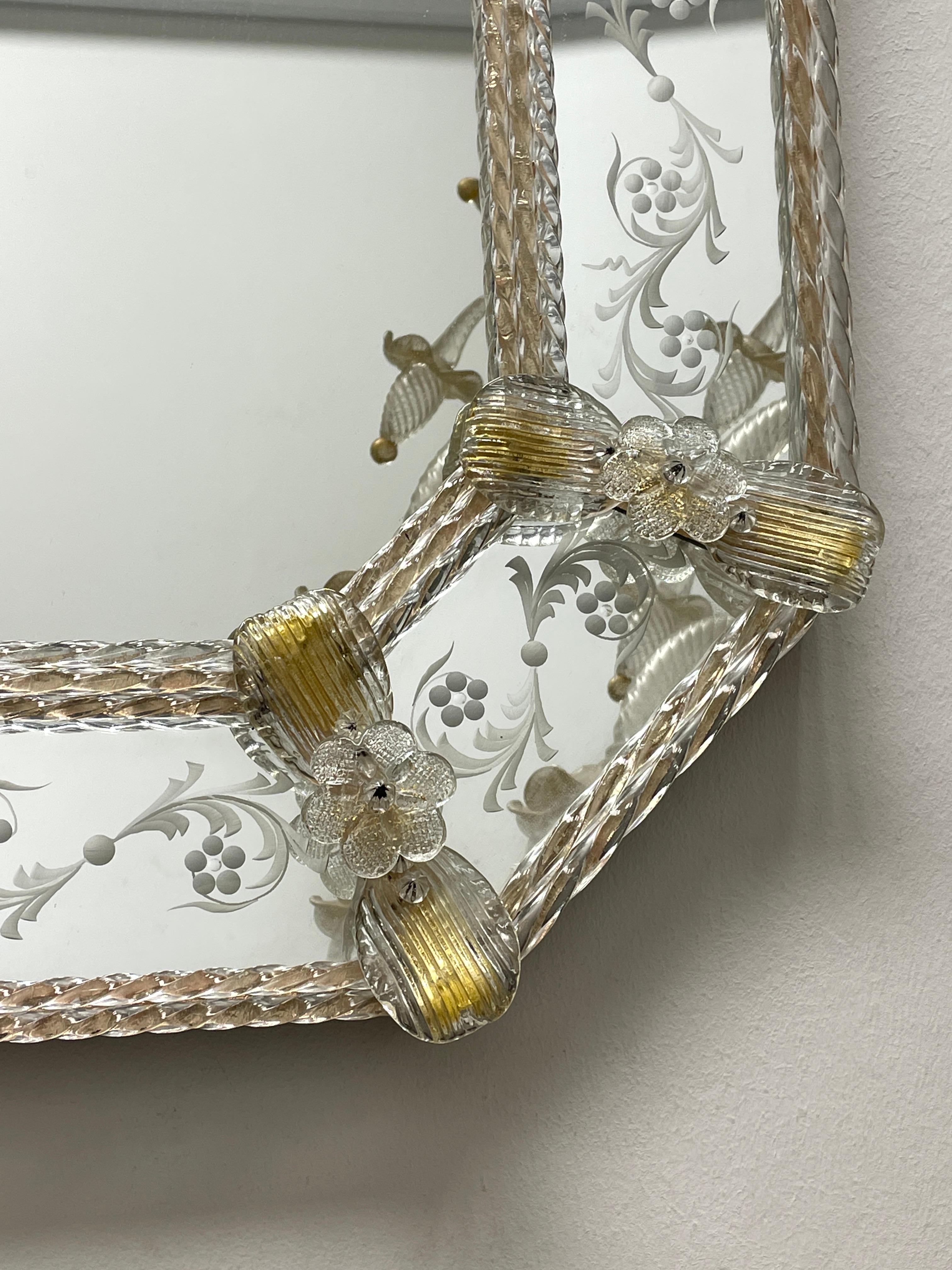 Mid-20th Century Beautiful Murano Glass Wall Mirror Clear and Gold Flakes Glass 1960s, Italy For Sale