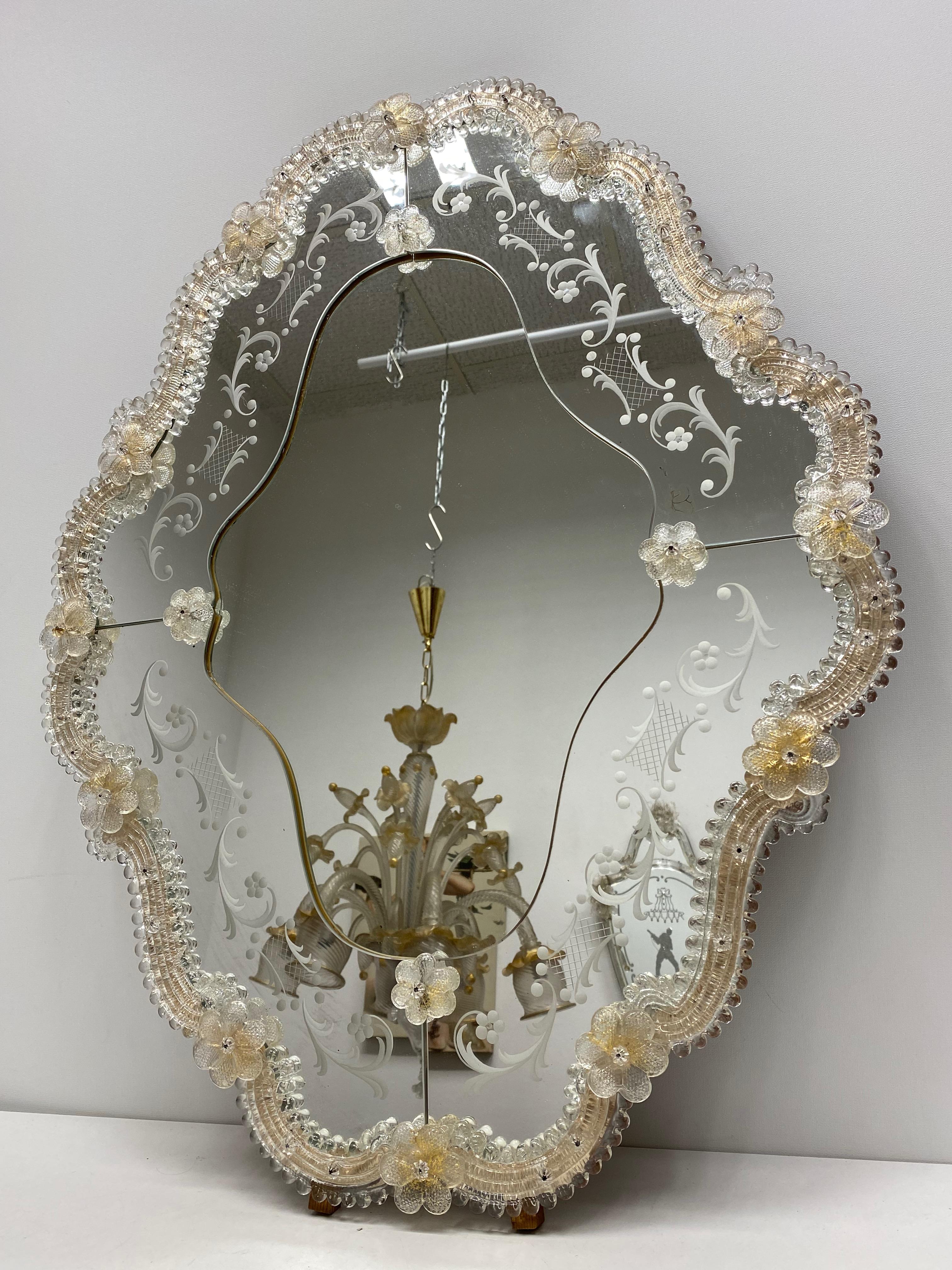 Hand-Crafted Beautiful Murano Glass Wall Mirror Clear and Gold Flakes Glass circa 1975, Italy For Sale