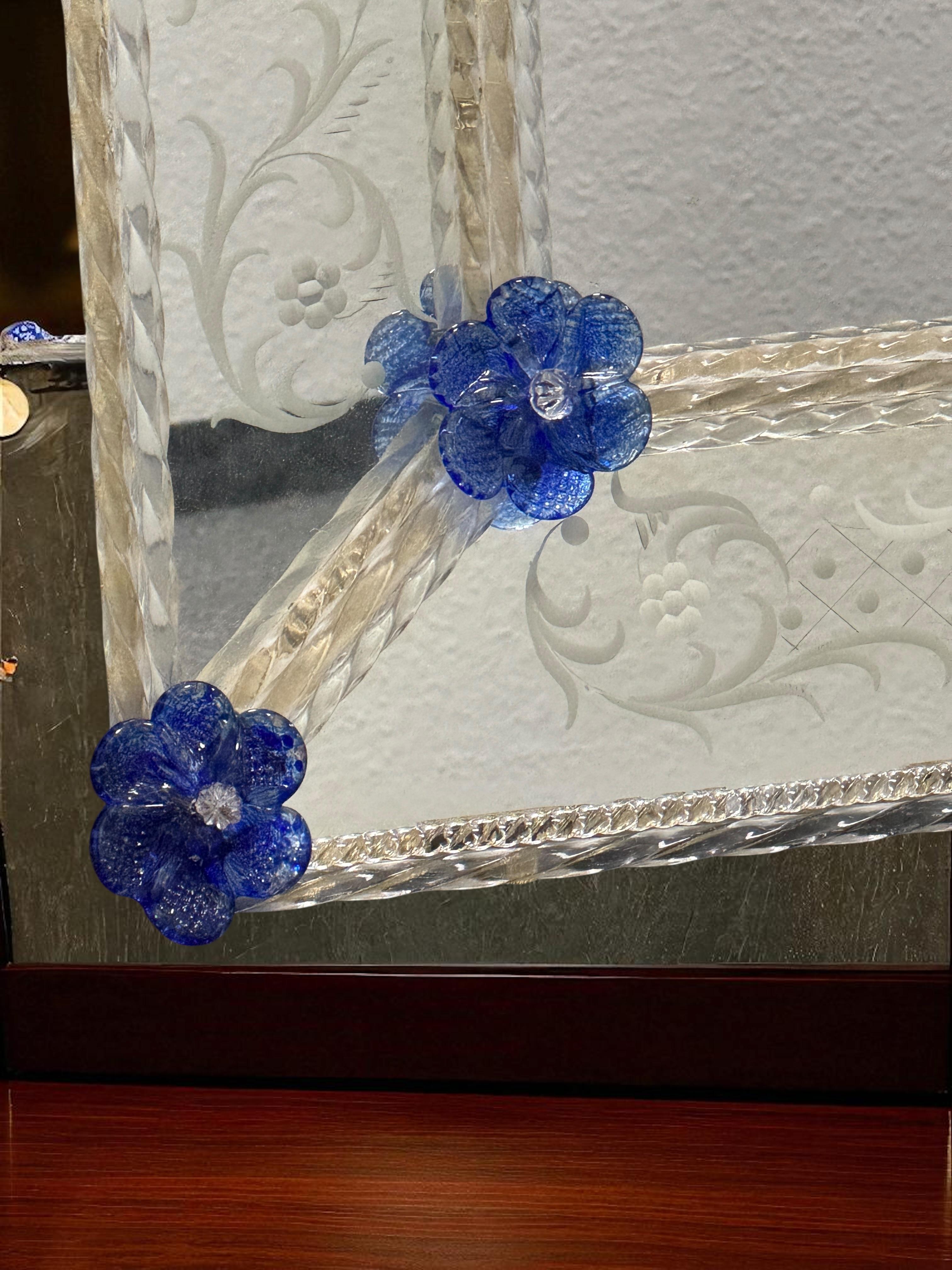 Beautiful Murano Glass Wall Mirror Clear Glass Azure Blue Flowers 1960s Italy For Sale 9