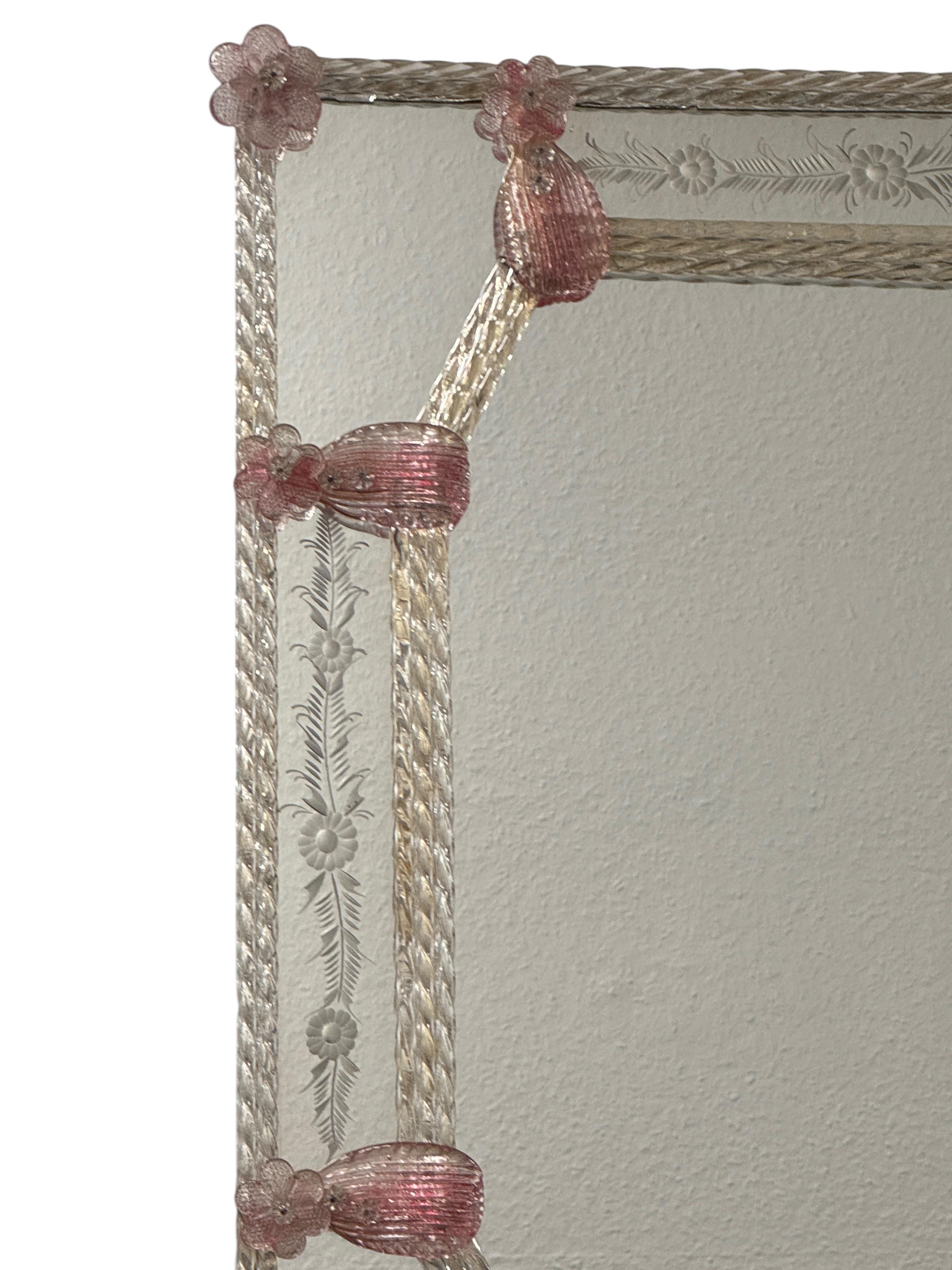 Magnifique miroir mural en verre de Murano, verre transparent, feuilles et fleurs roses, années 1960, Italie 2