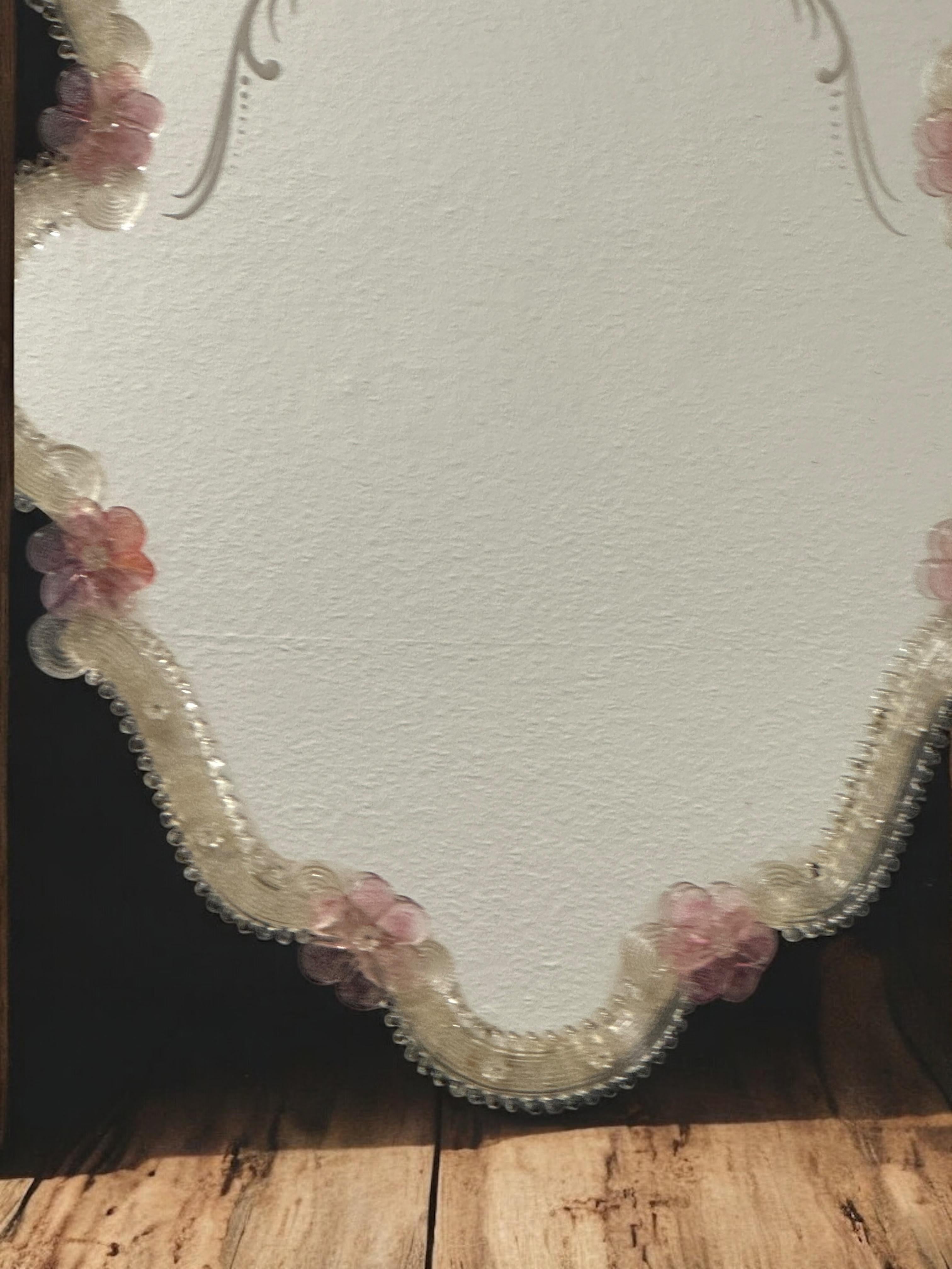 Beautiful Murano Glass Wall Mirror Pink Flowers and Clear Glass, Italy 1960s en vente 7
