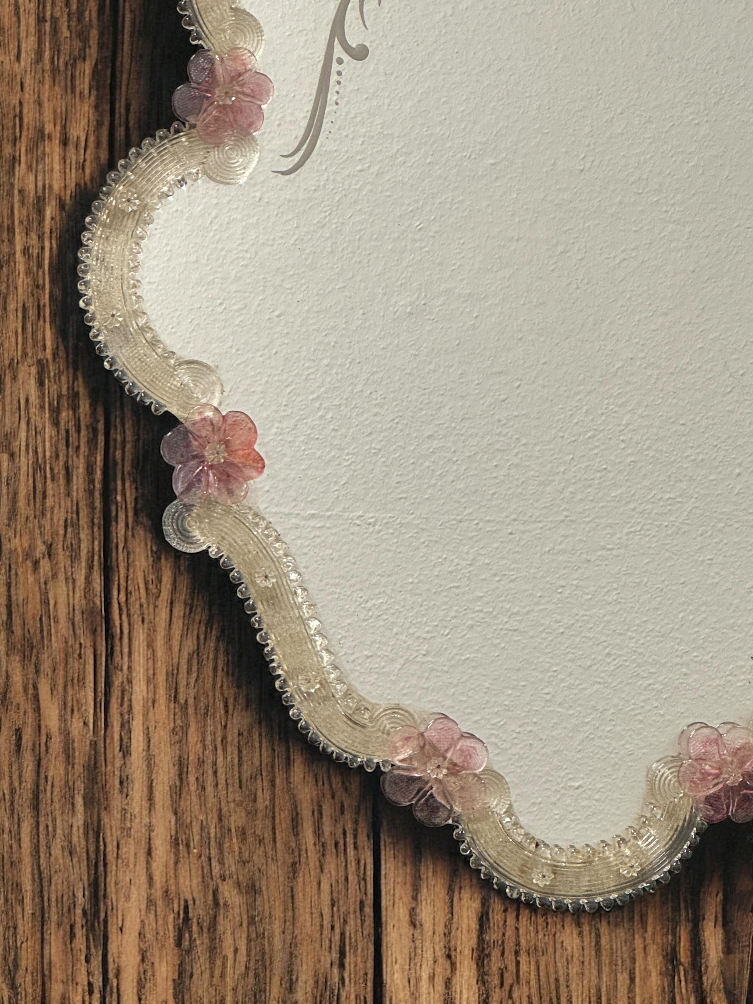 Beautiful Murano Glass Wall Mirror Pink Flowers and Clear Glass, Italy 1960s en vente 8