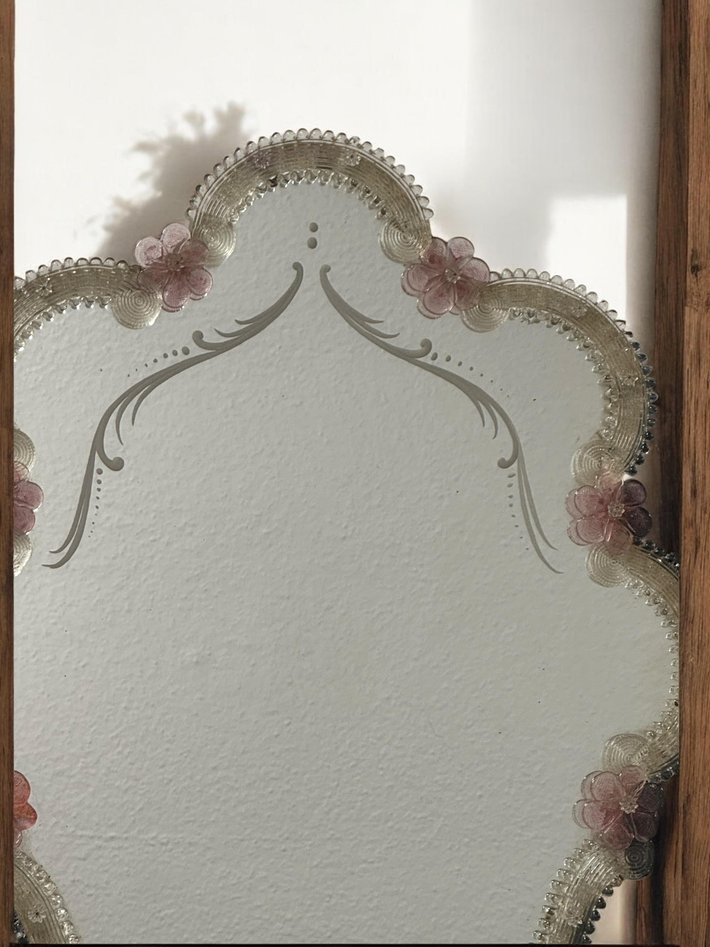 Beautiful Murano Glass Wall Mirror Pink Flowers and Clear Glass, Italy 1960s en vente 11