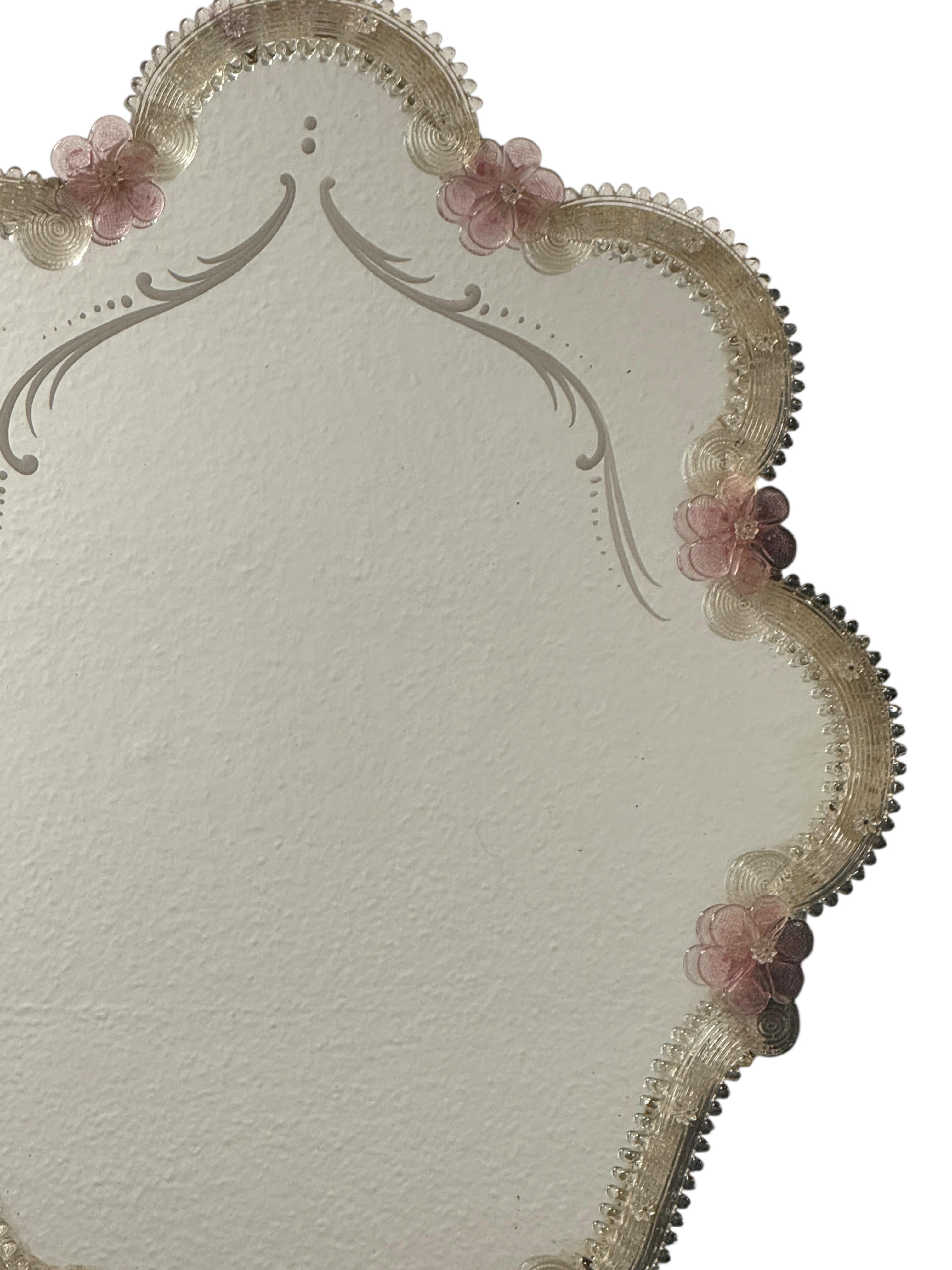 Beautiful Murano Glass Wall Mirror Pink Flowers and Clear Glass, Italy 1960s Bon état - En vente à Nuernberg, DE