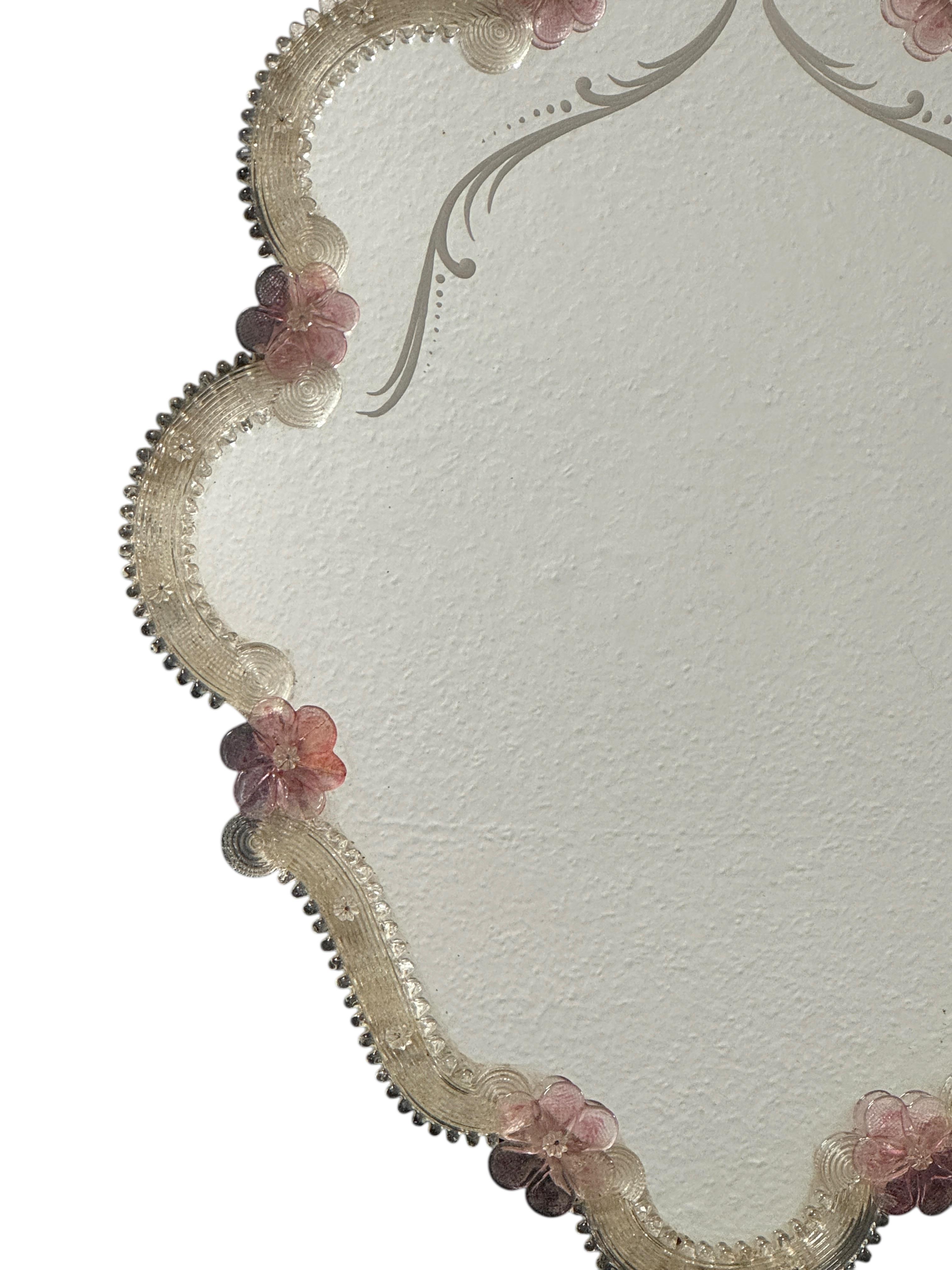 Milieu du XXe siècle Beautiful Murano Glass Wall Mirror Pink Flowers and Clear Glass, Italy 1960s en vente