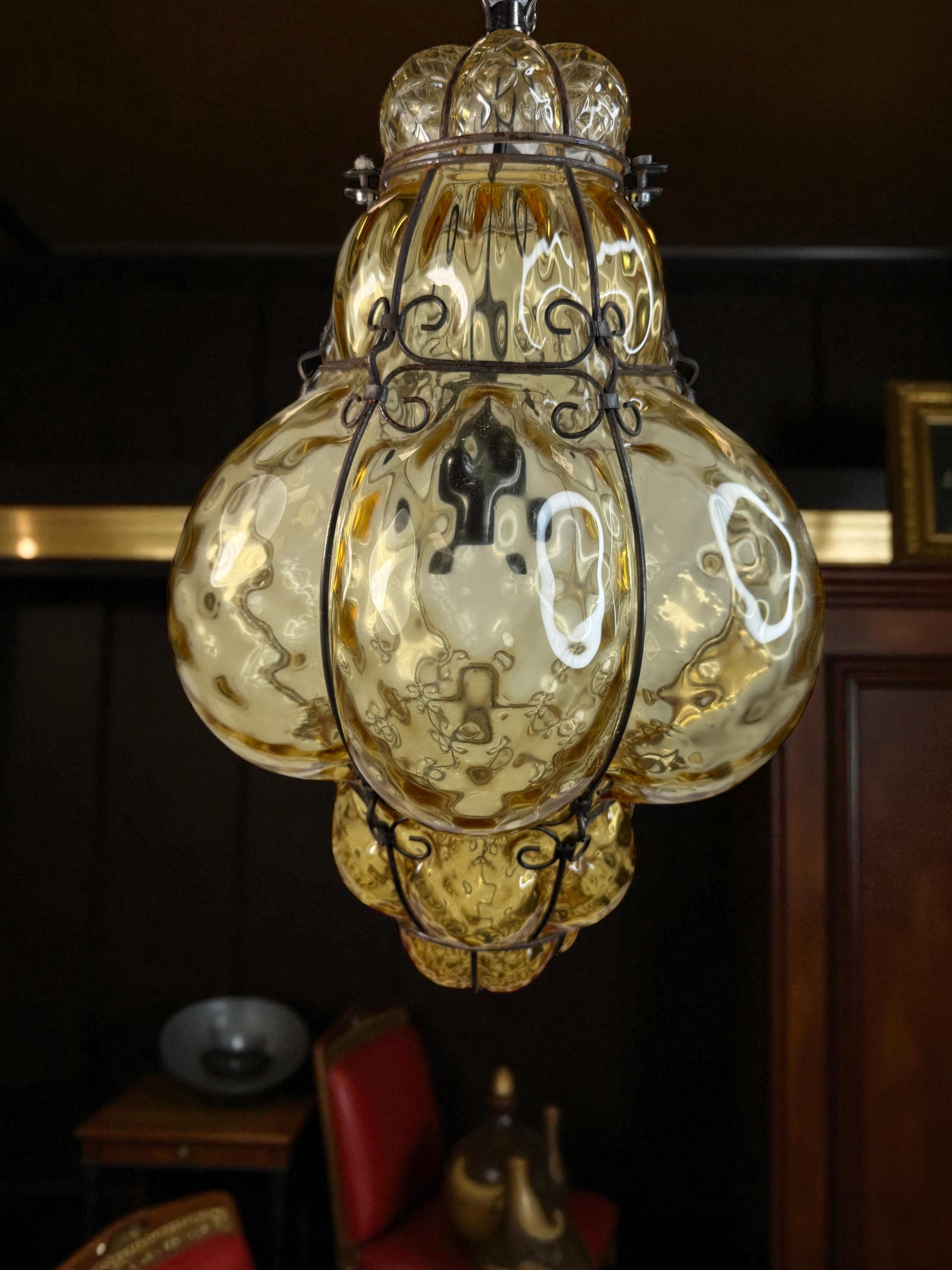 Vintage Murano Fer Caged Amber Bubble Glass Suspension Light 1960s Italy vintage en vente 7