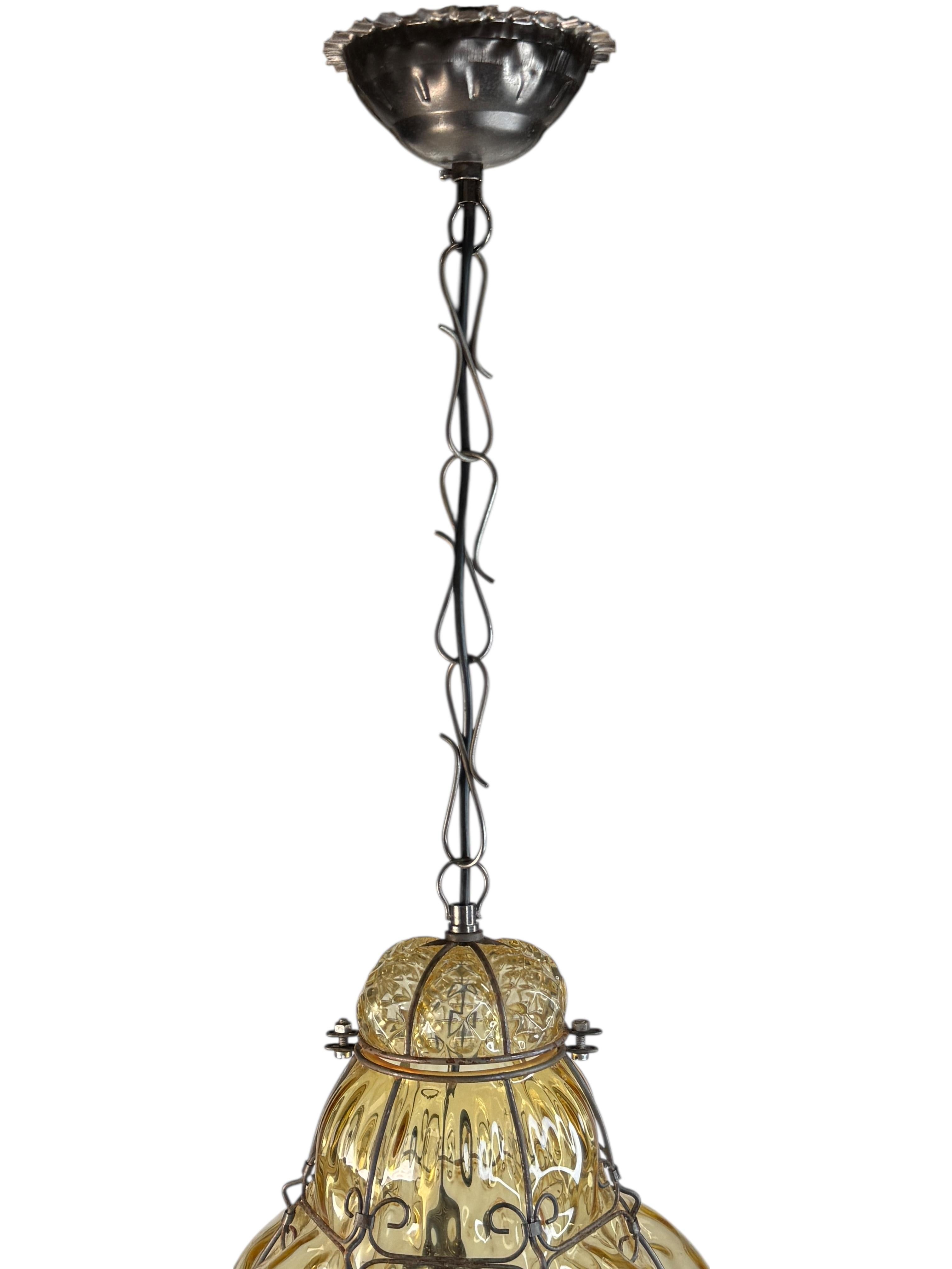italien Vintage Murano Fer Caged Amber Bubble Glass Suspension Light 1960s Italy vintage en vente