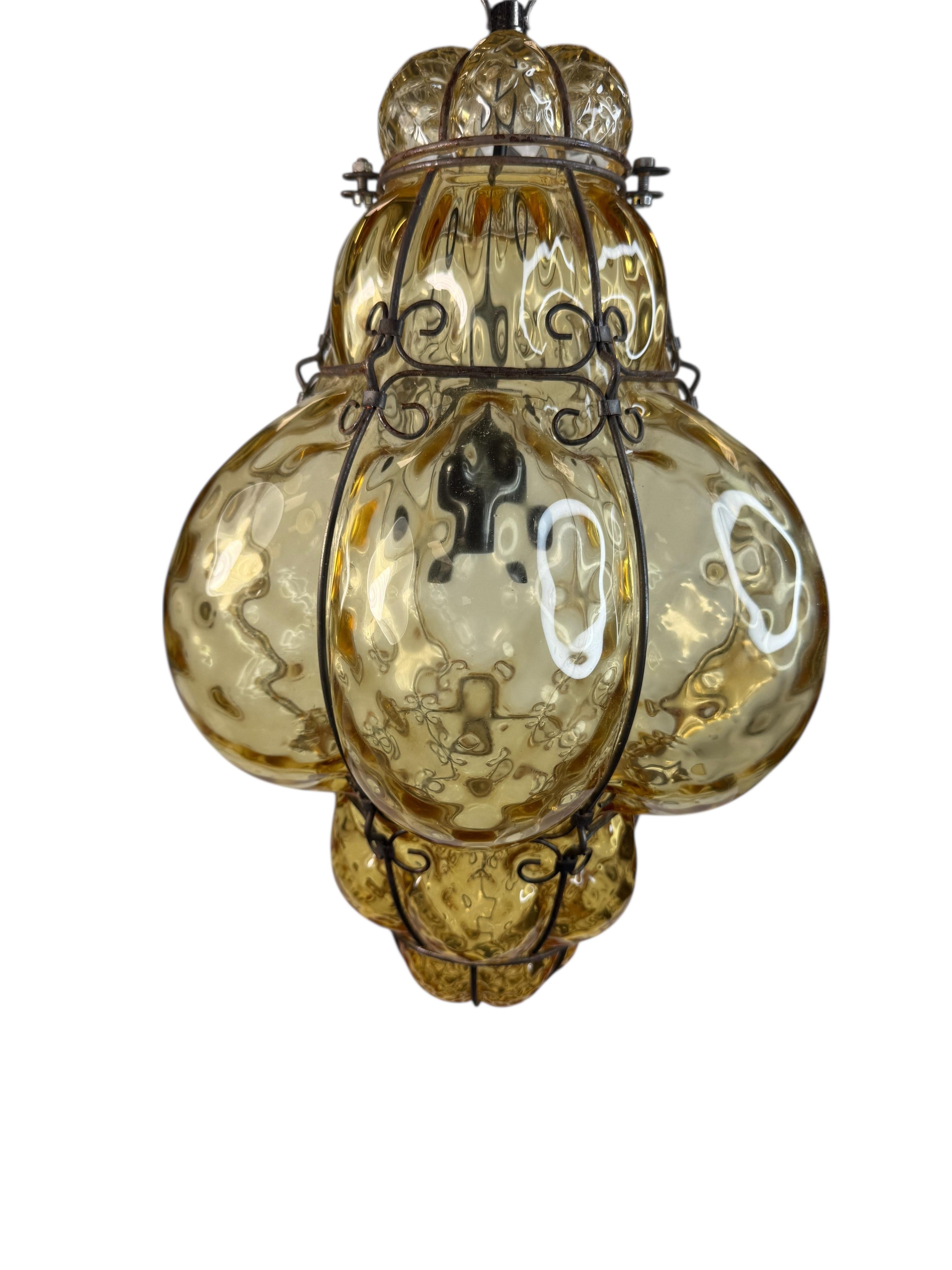 Vintage Murano Fer Caged Amber Bubble Glass Suspension Light 1960s Italy vintage en vente 1
