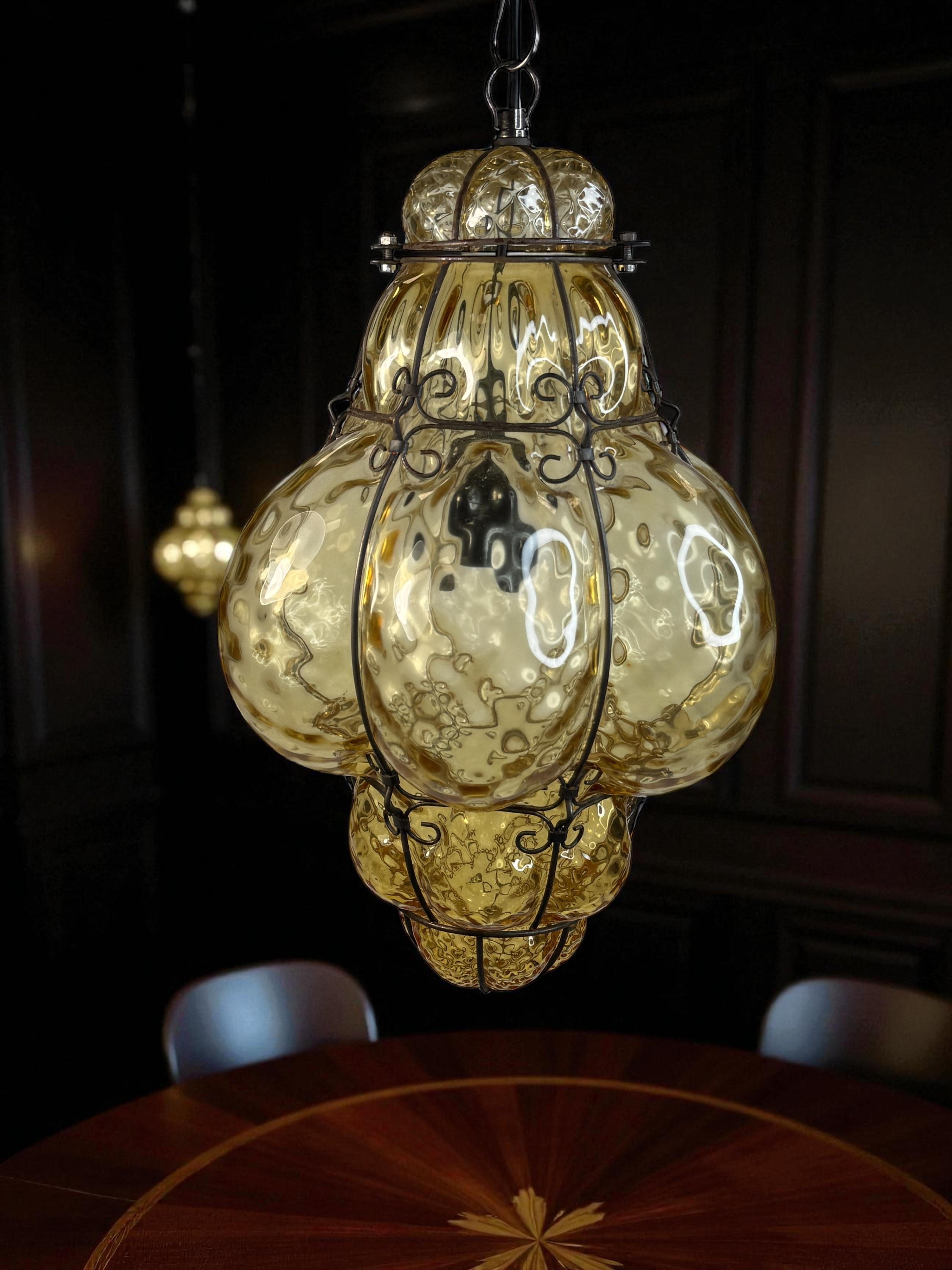 Vintage Murano Fer Caged Amber Bubble Glass Suspension Light 1960s Italy vintage en vente 2