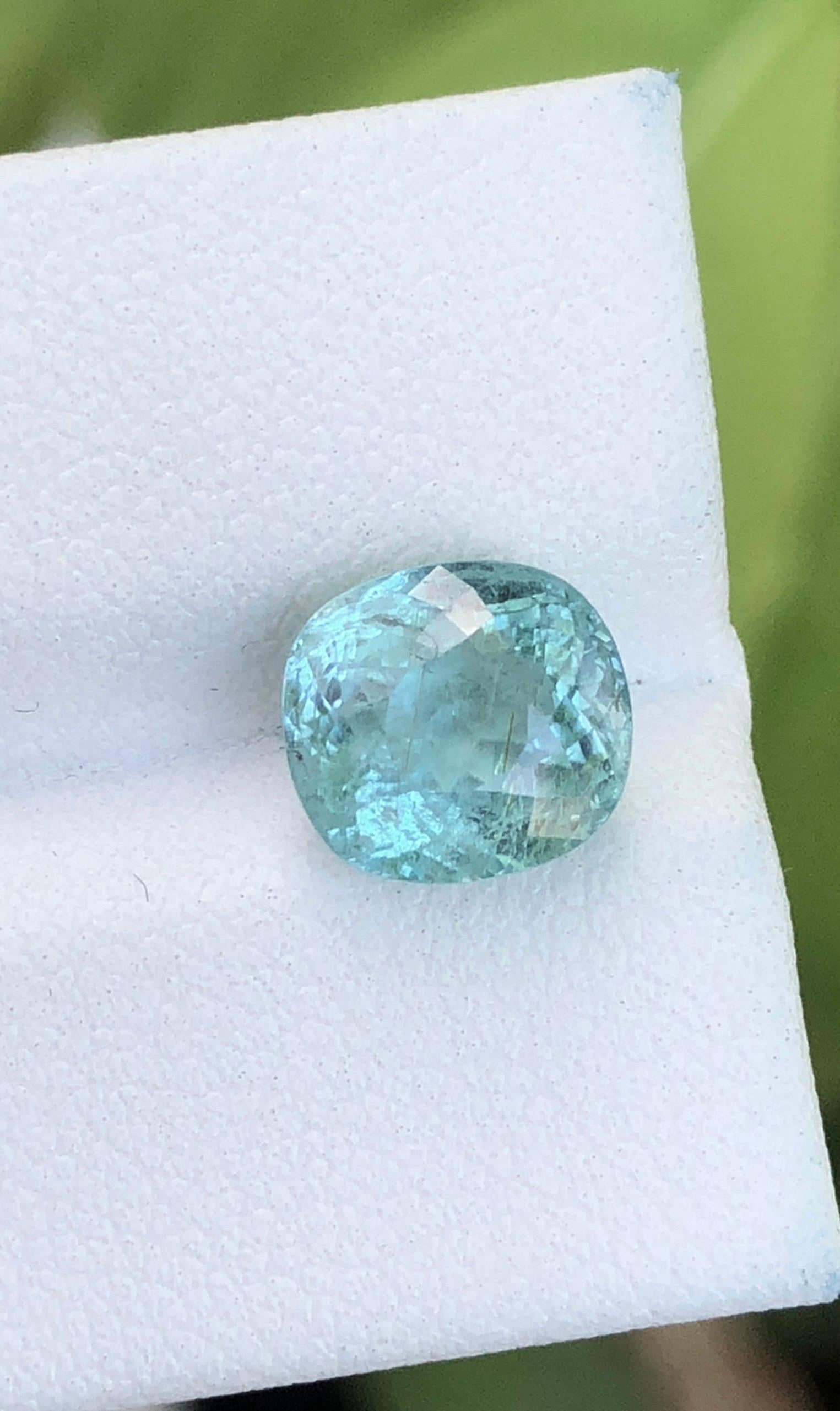 Ti presentiamo una splendida tormalina Paraiba verde-bluastra proveniente dal Mozambico, certificata da GFCo e testata per confermare la sua autenticità come vera Paraiba, una rarità sul mercato. Questa gemma vanta quantità significative di rame e