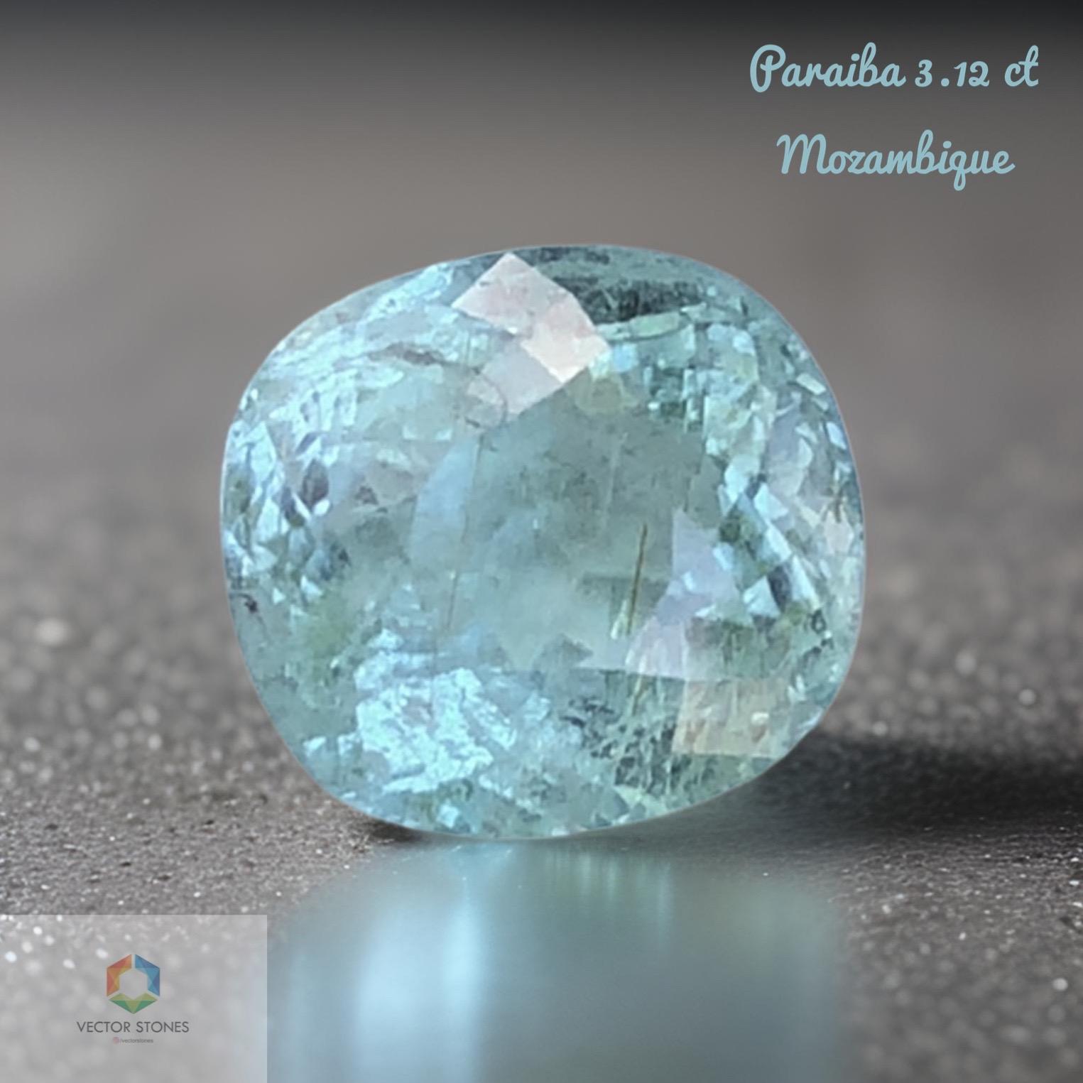 Taglio cuscino Bellissima Paraiba Nature 3,12 ct Edizione da collezione in vendita