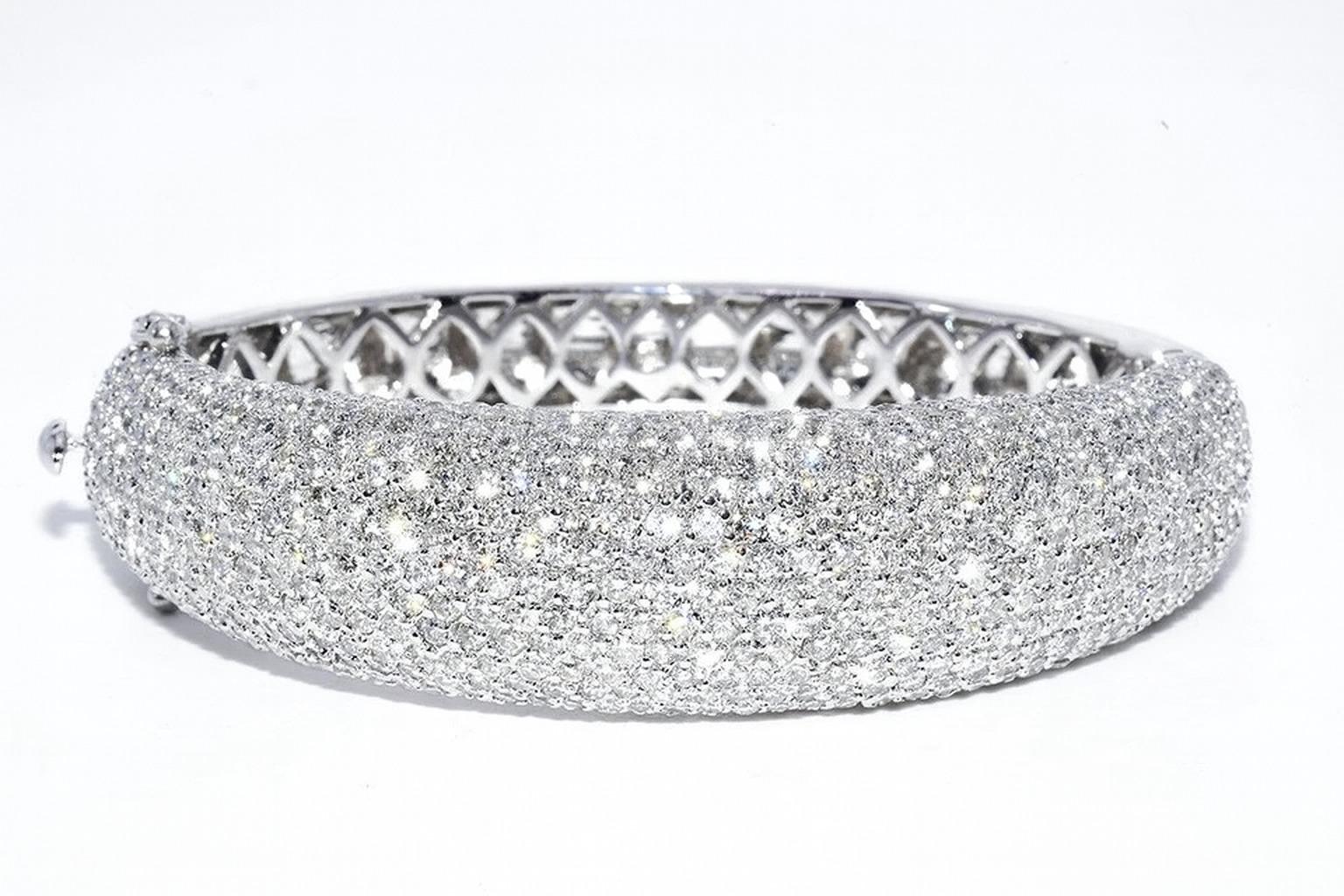 Contemporain Bracelet avec grappe de diamants naturels de taille ronde en vente