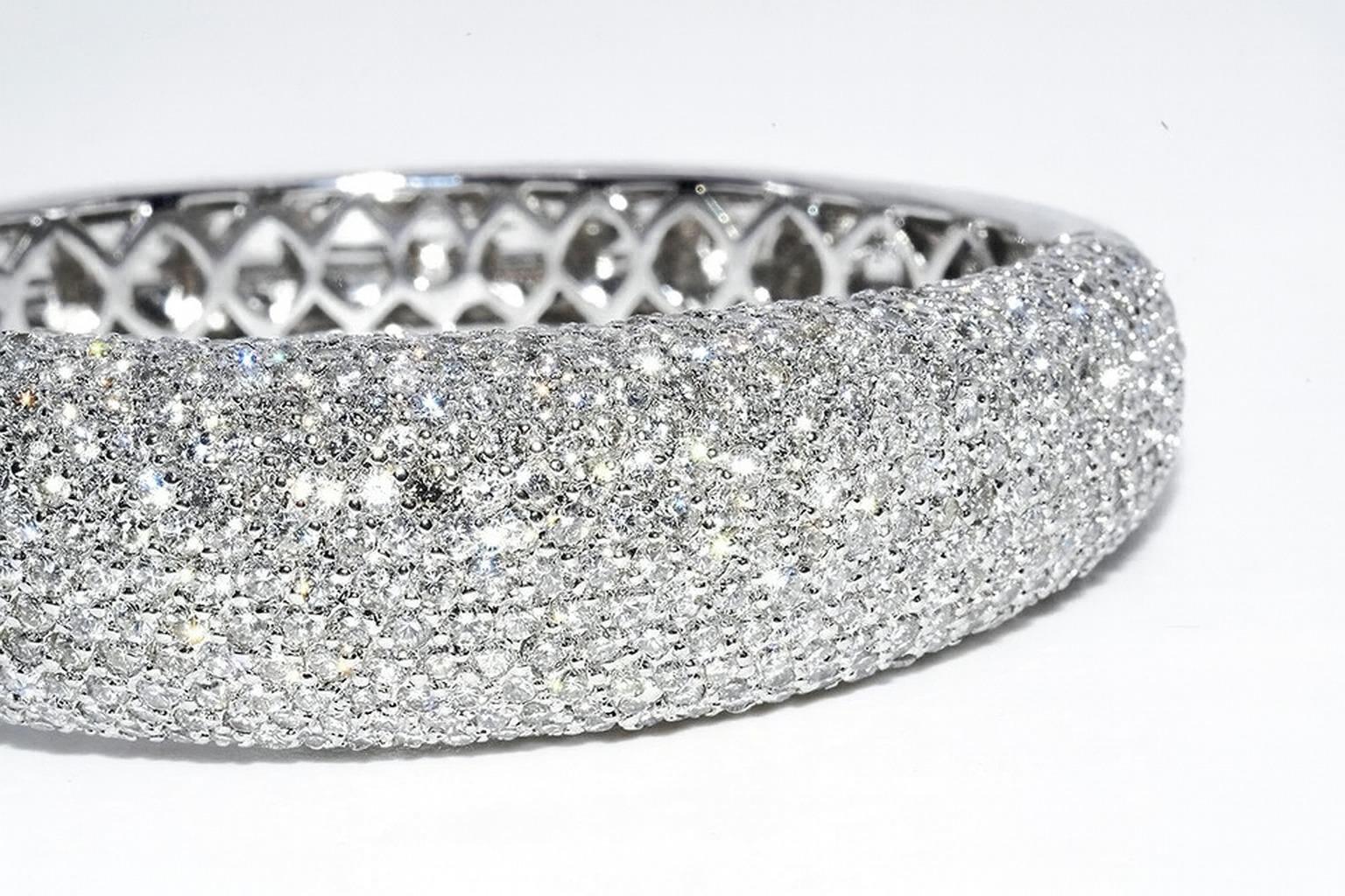 Bracelet avec grappe de diamants naturels de taille ronde Neuf - En vente à Chicago, IL