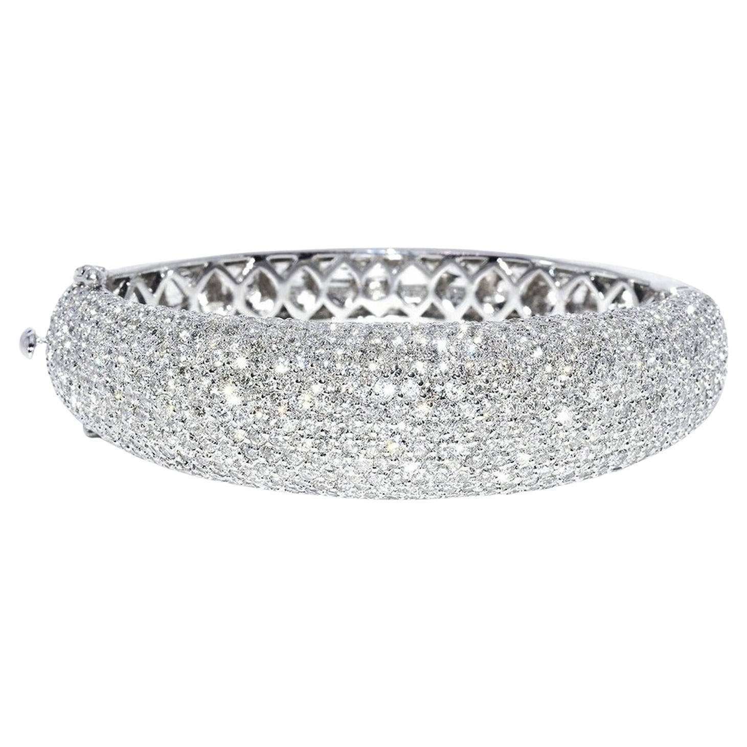 Bracelet avec grappe de diamants naturels de taille ronde en vente