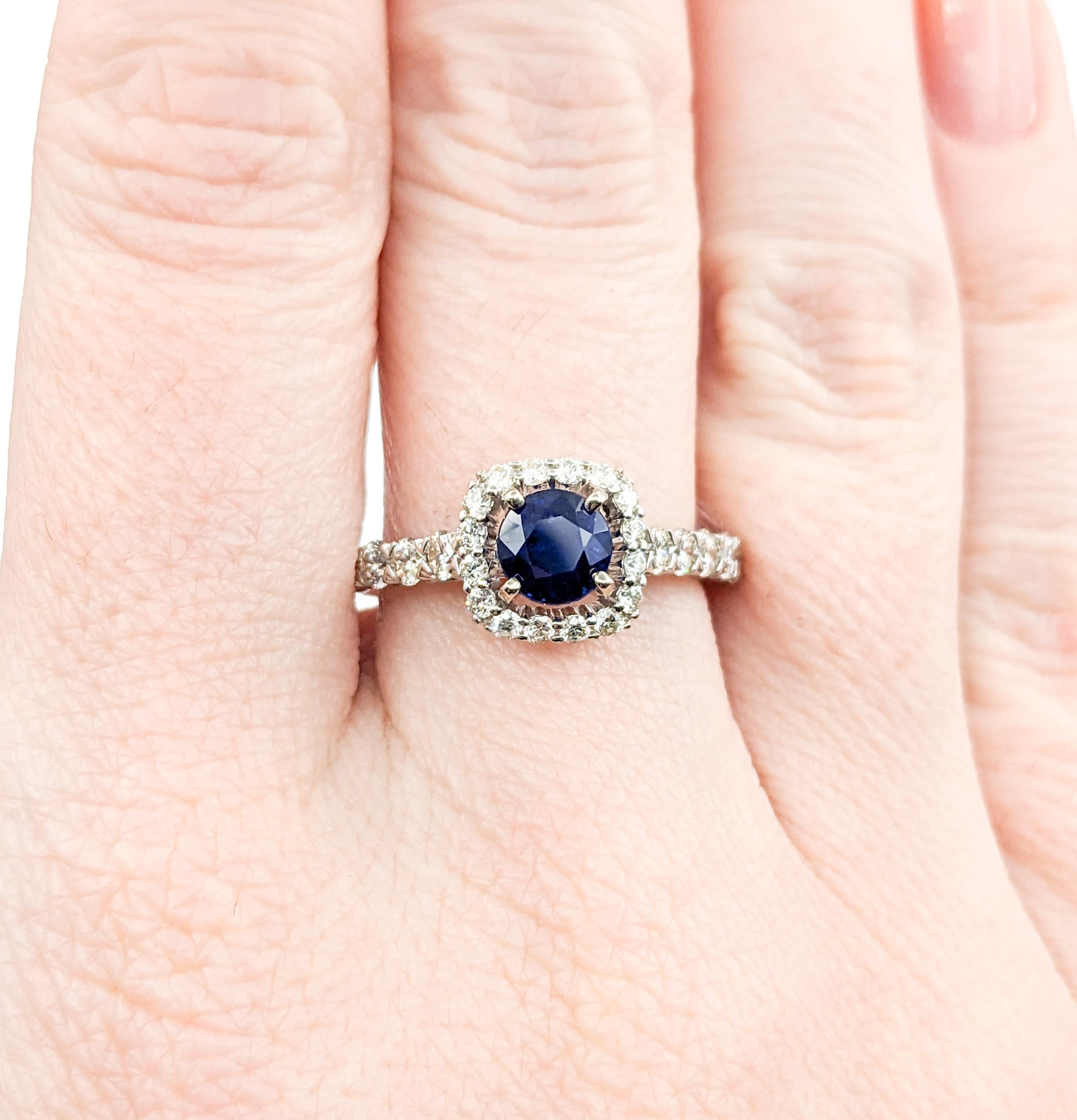 Round Cut Beautiful Natural Sapphire & Diamond Engagement Ring For Sale