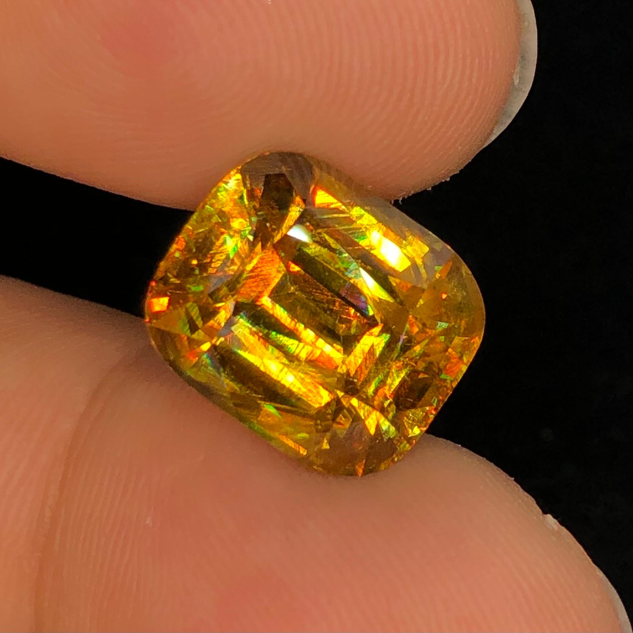 Bellissimo Nature 12,40 ct Step Cushion VS in vendita 4