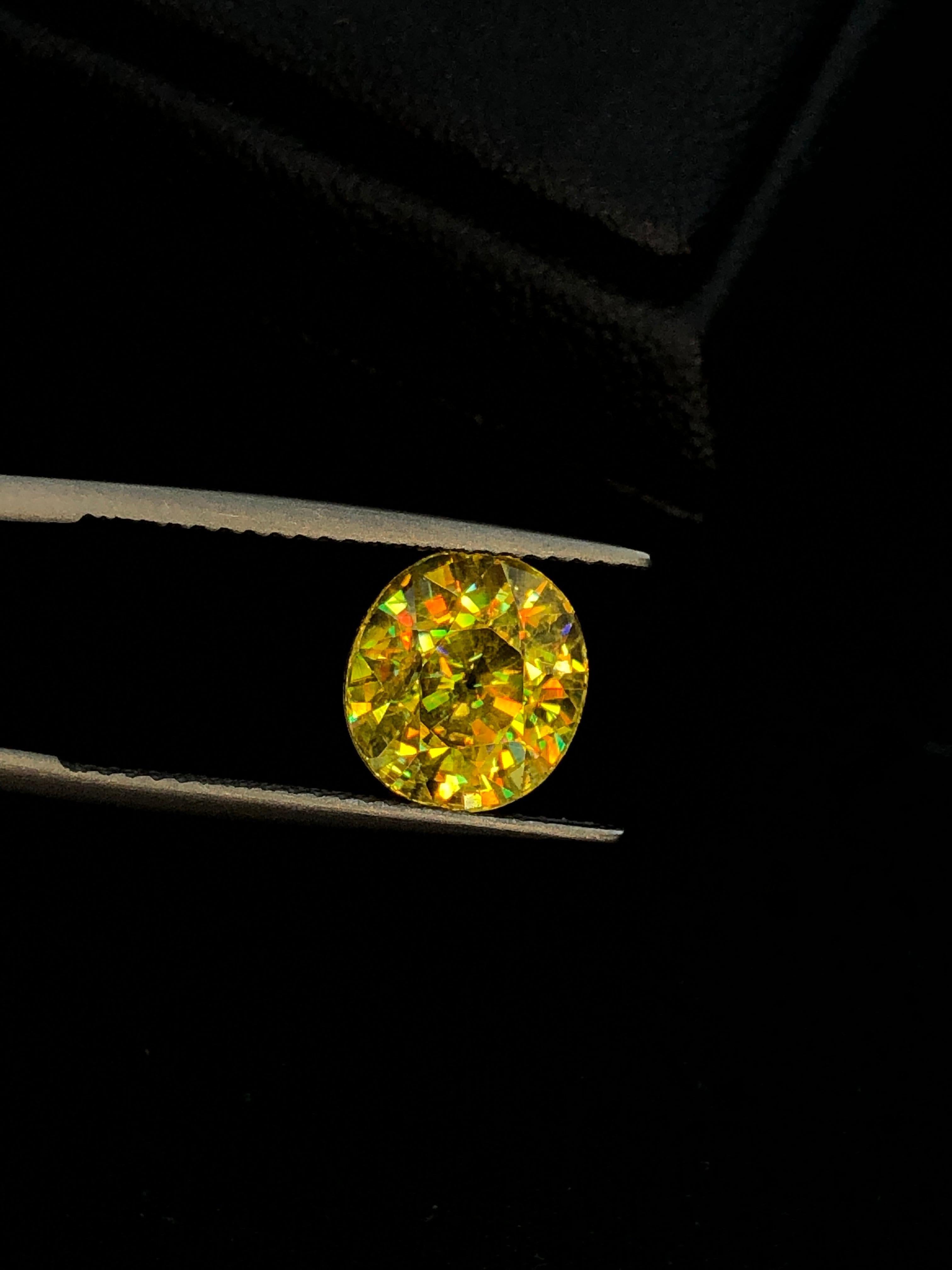 Taglio ovale Bellissimo Nature Sphene 4.10 ct Madagascar Bellissimo Fuoco in vendita