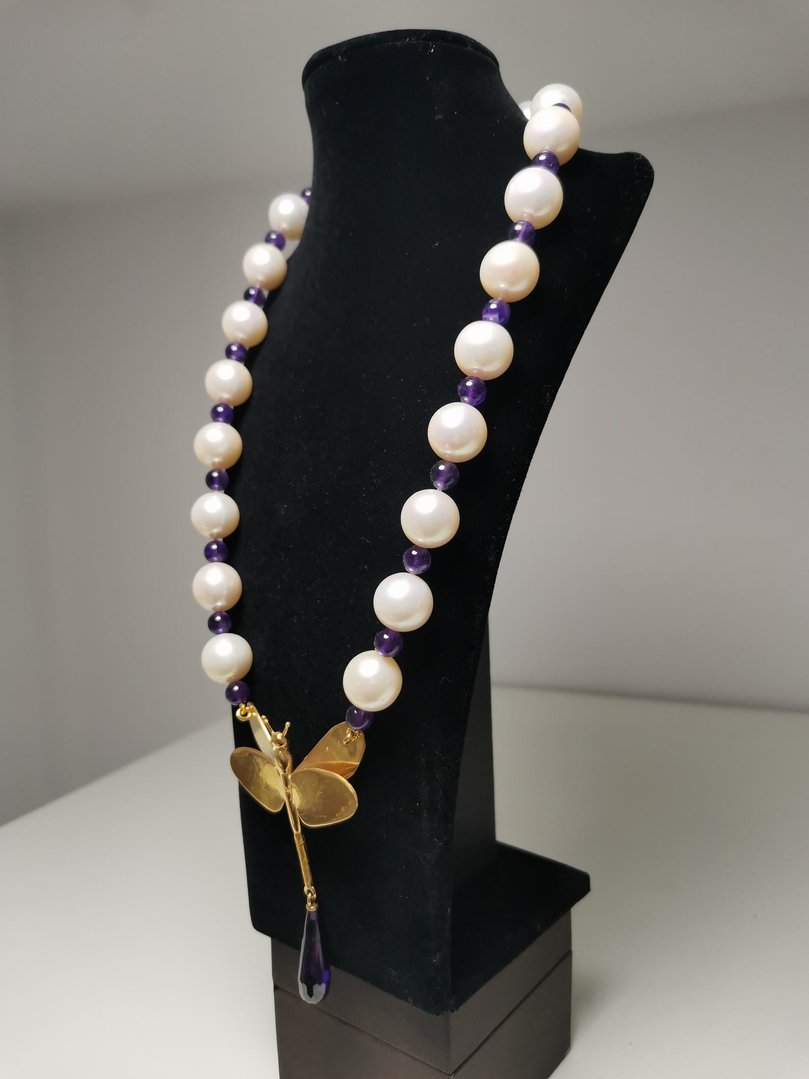 Beautiful Necklace of Cultured Pearls, Extra Quality 'Akoya Japan' and Amethysts 5