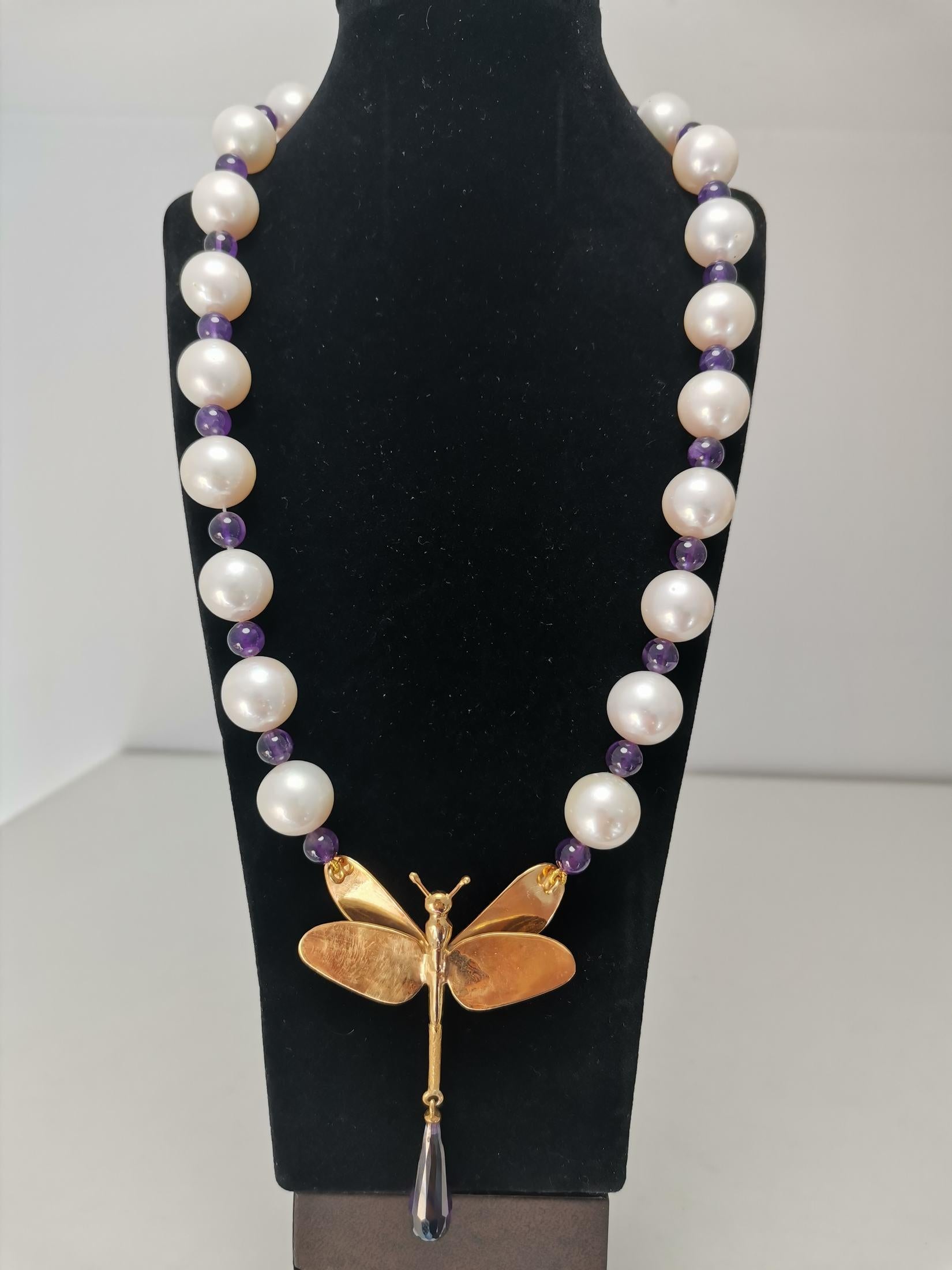 Beautiful Necklace of Cultured Pearls, Extra Quality 'Akoya Japan' and Amethysts In Good Condition In Madrid, ES
