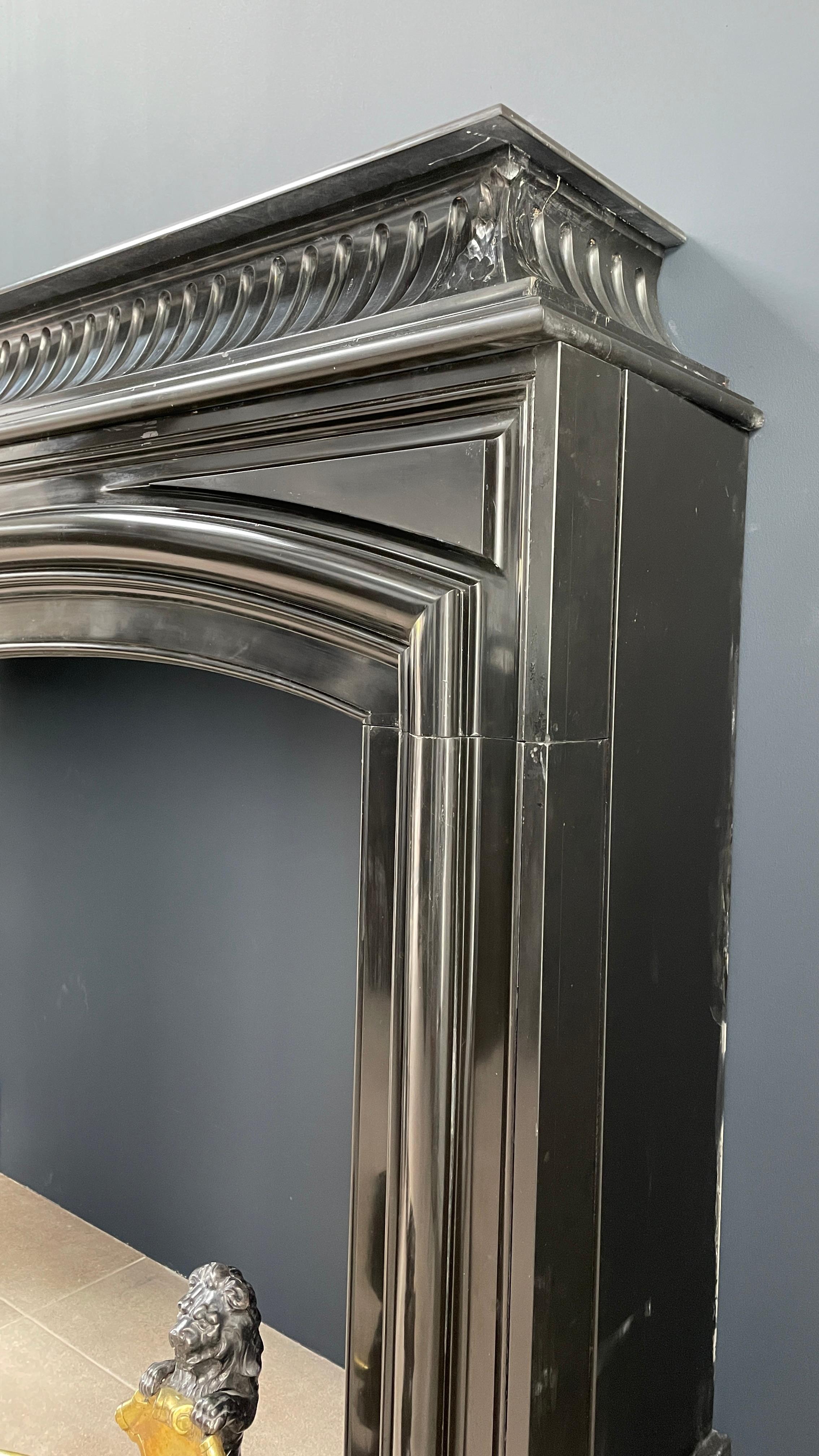 Beautiful Neoclassical Noir De Mazy Black Marble Antique Front Fireplace (Cheminée de façade antique en marbre noir) en vente 8