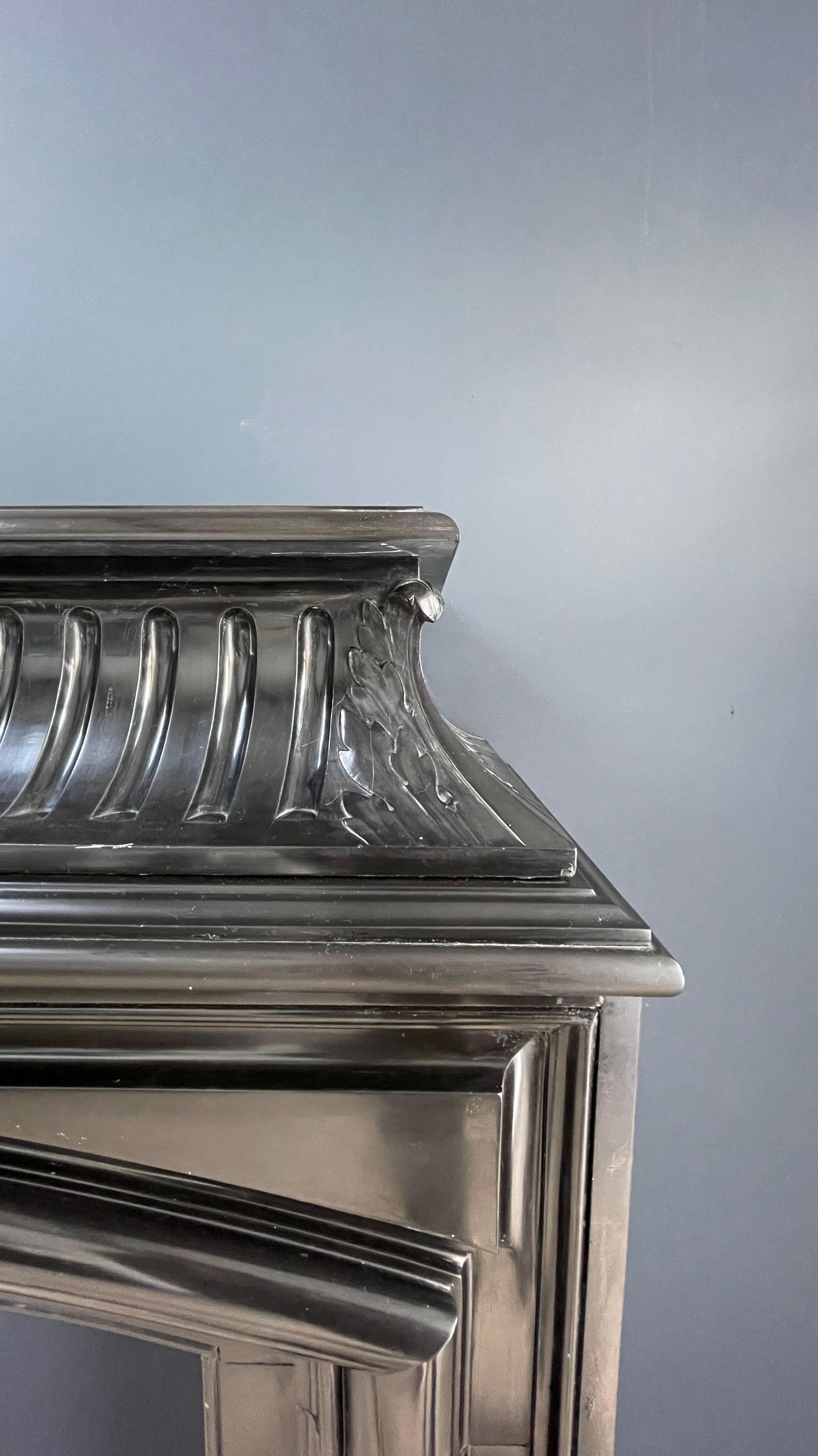 Beautiful Neoclassical Noir De Mazy Black Marble Antique Front Fireplace In Good Condition For Sale In Oostvoorne, NL